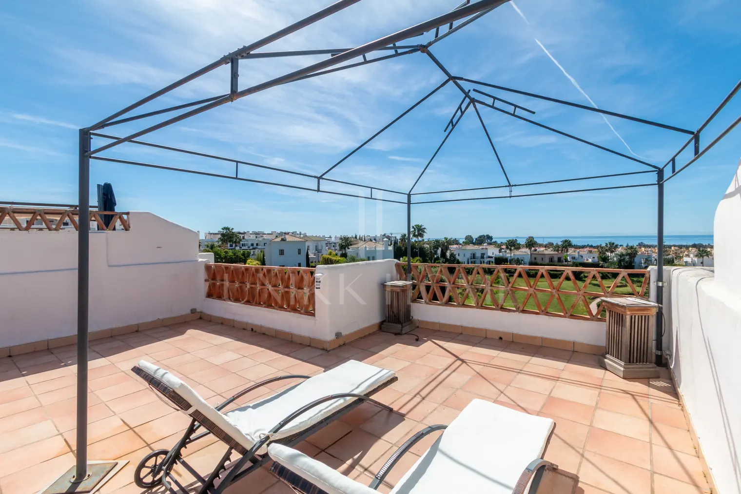 Elegante adosado 3 dormitorios en venta o alquiler vacacional – Sunset Resina Golf, Estepona