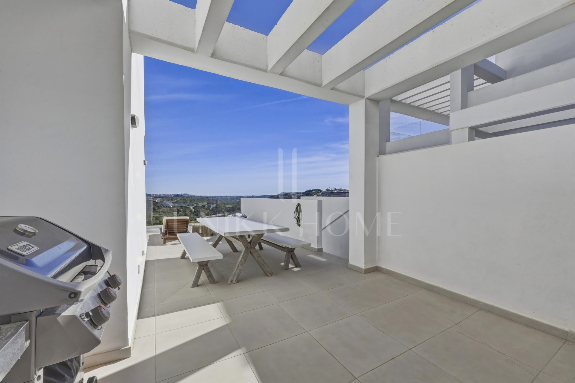 Frontline Golf Living with Panoramic Views