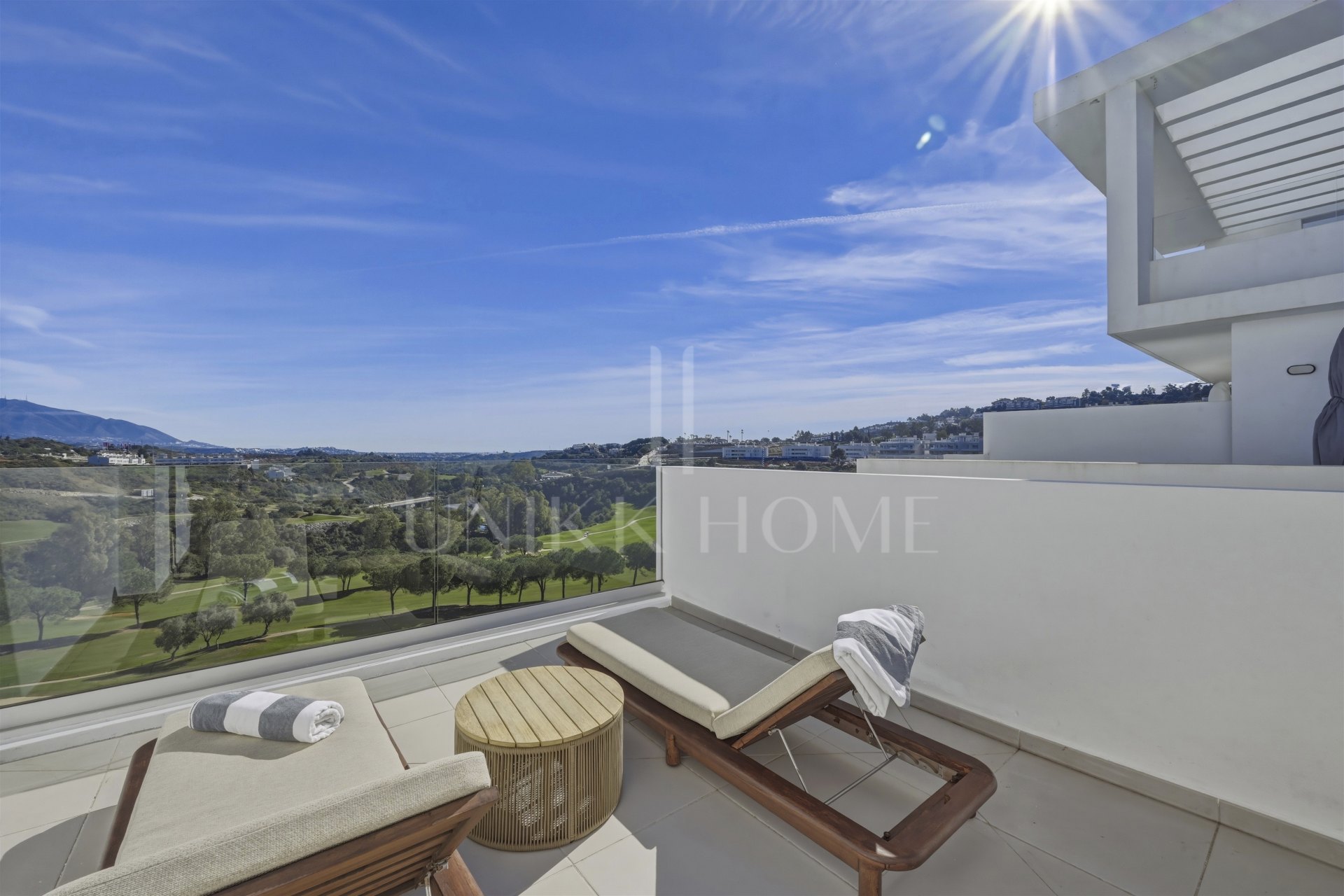Frontline Golf Living with Panoramic Views