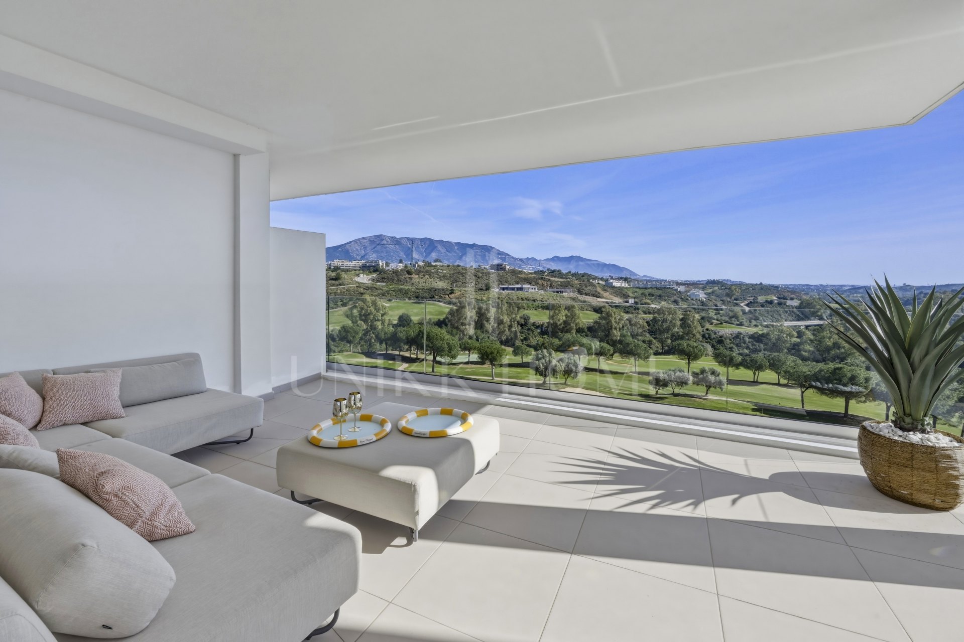 Frontline Golf Living with Panoramic Views