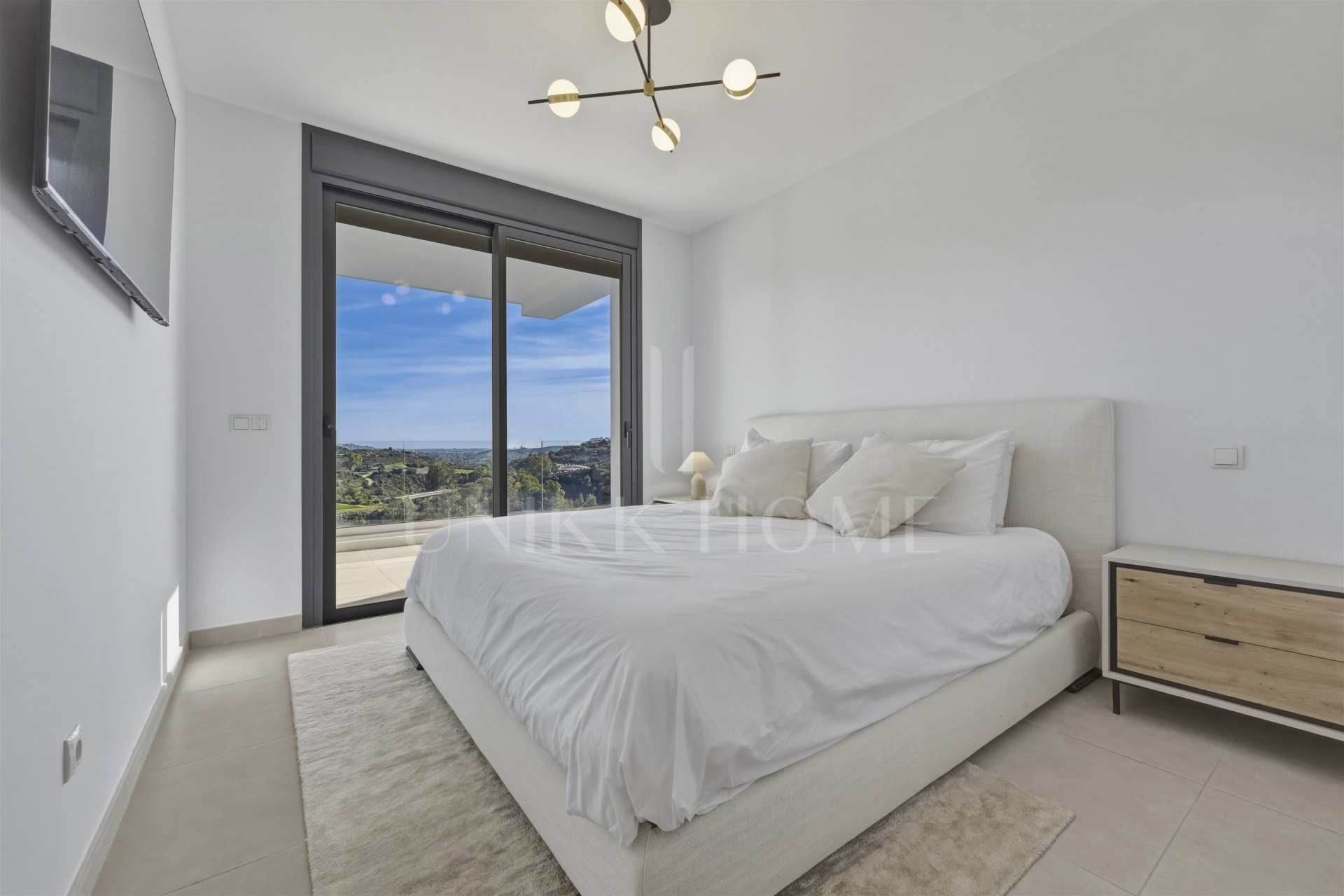 Frontline Golf Living with Panoramic Views