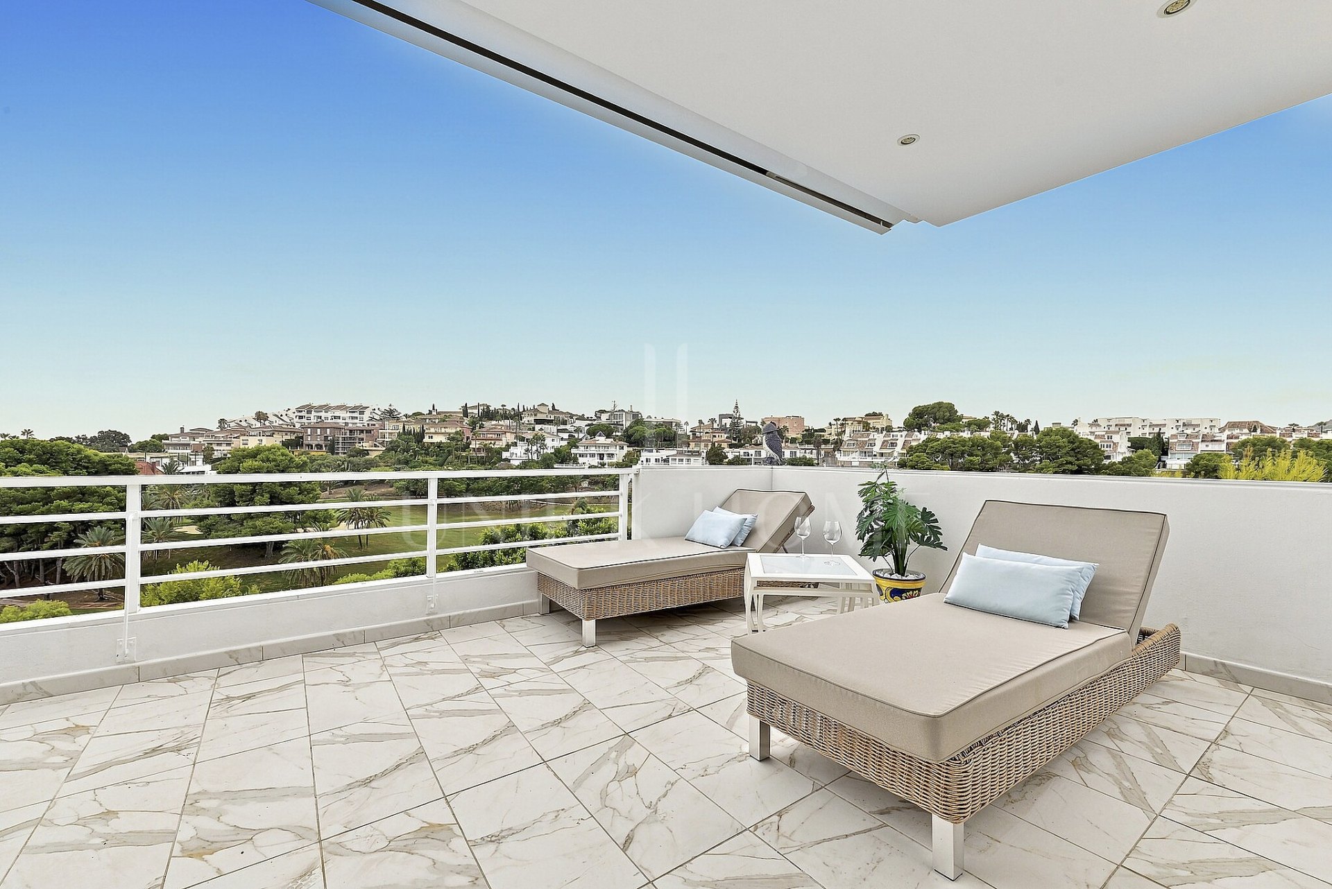 Beautiful 3-Bedroom Top Floor Apartment with Golf, Sea & Mountain Views – Golf Resort Torrequebrada