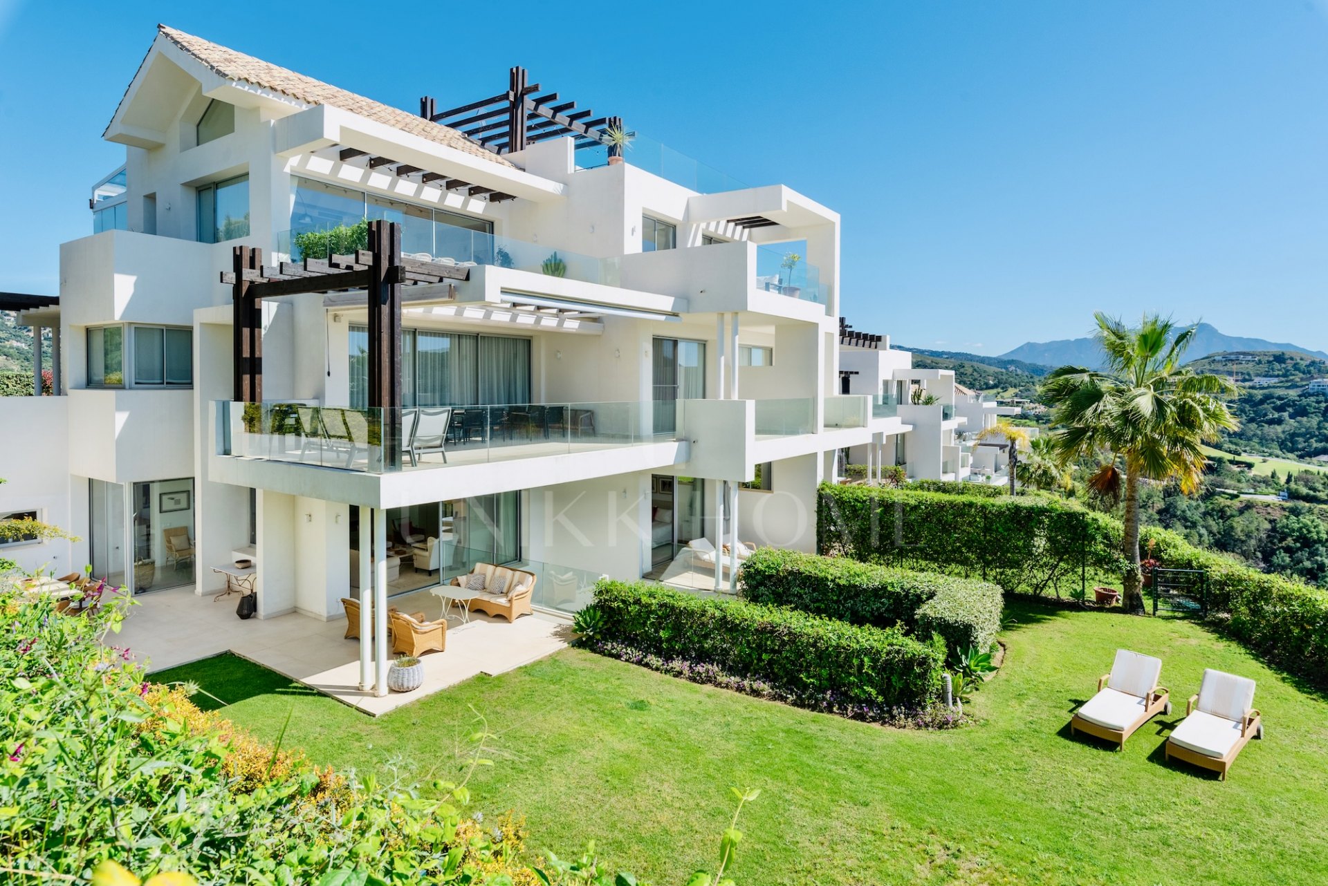 Exceptional 3-Bed Duplex with Private Garden and Panoramic Views