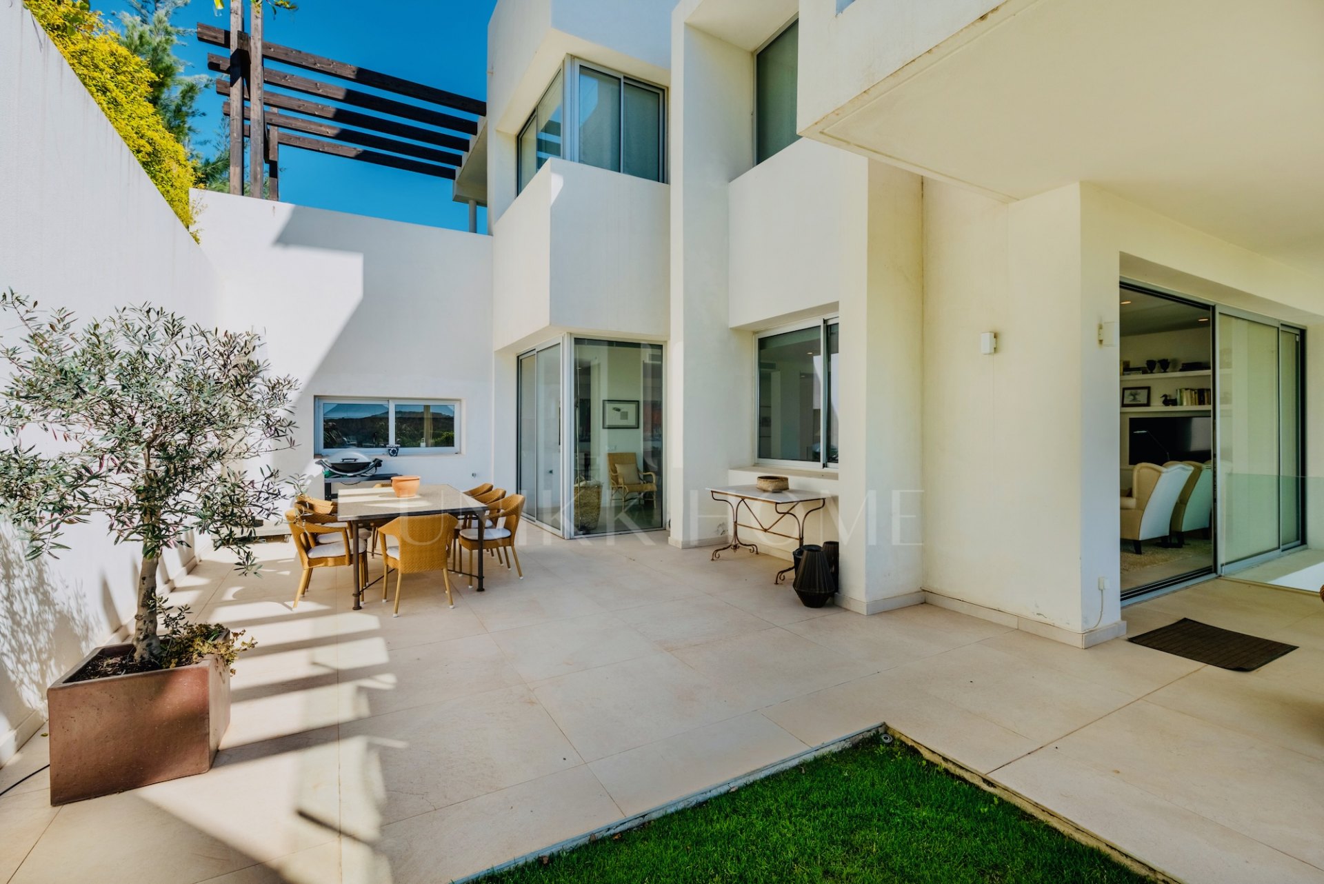 Exceptional 3-Bed Duplex with Private Garden and Panoramic Views