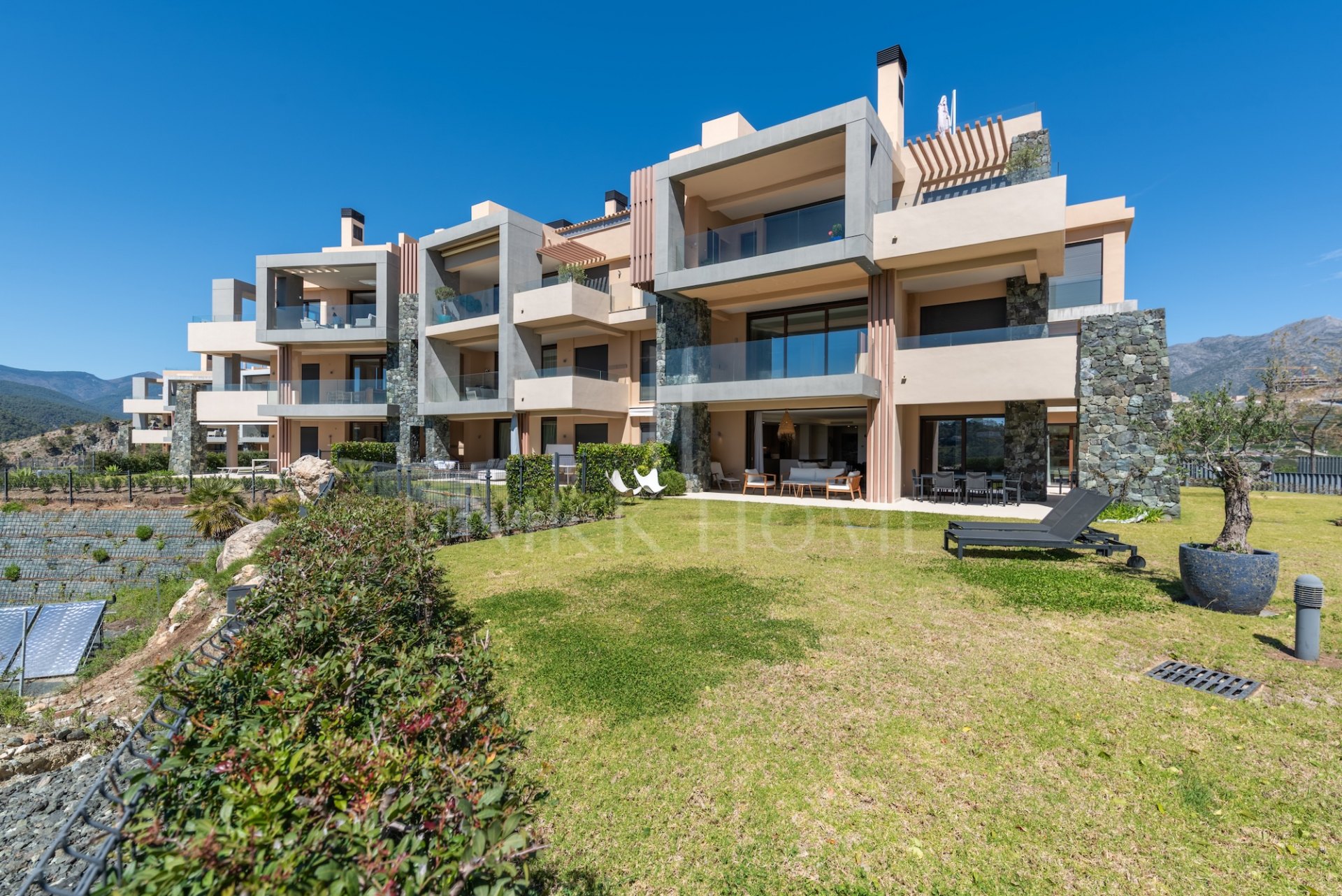 Ground Floor Apartment for sale in Real de La Quinta, Benahavis