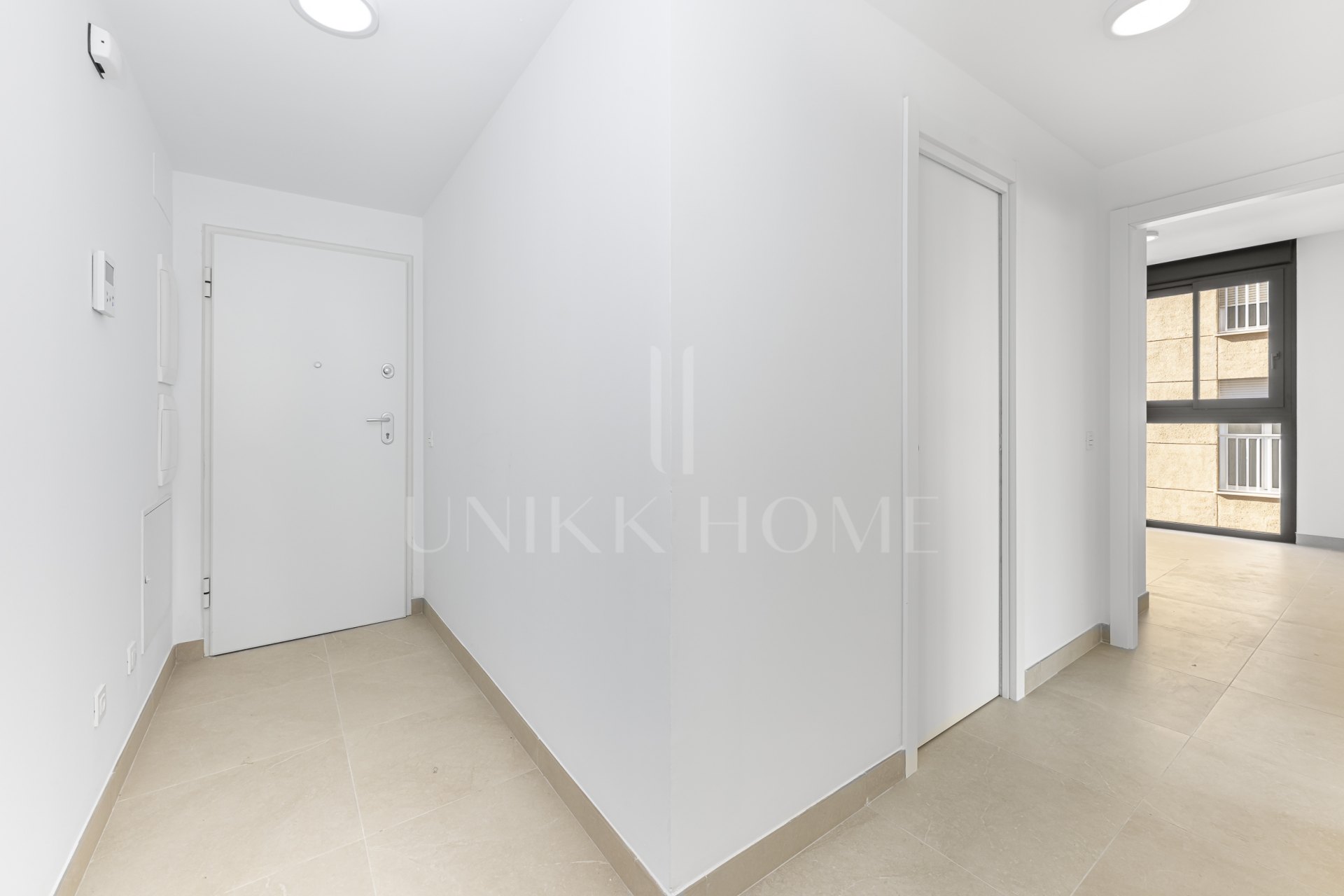 Nuevo apartamento de dos dormitorios a dos pasos de las playas del puerto de Estepona con Licencia Turisticaia