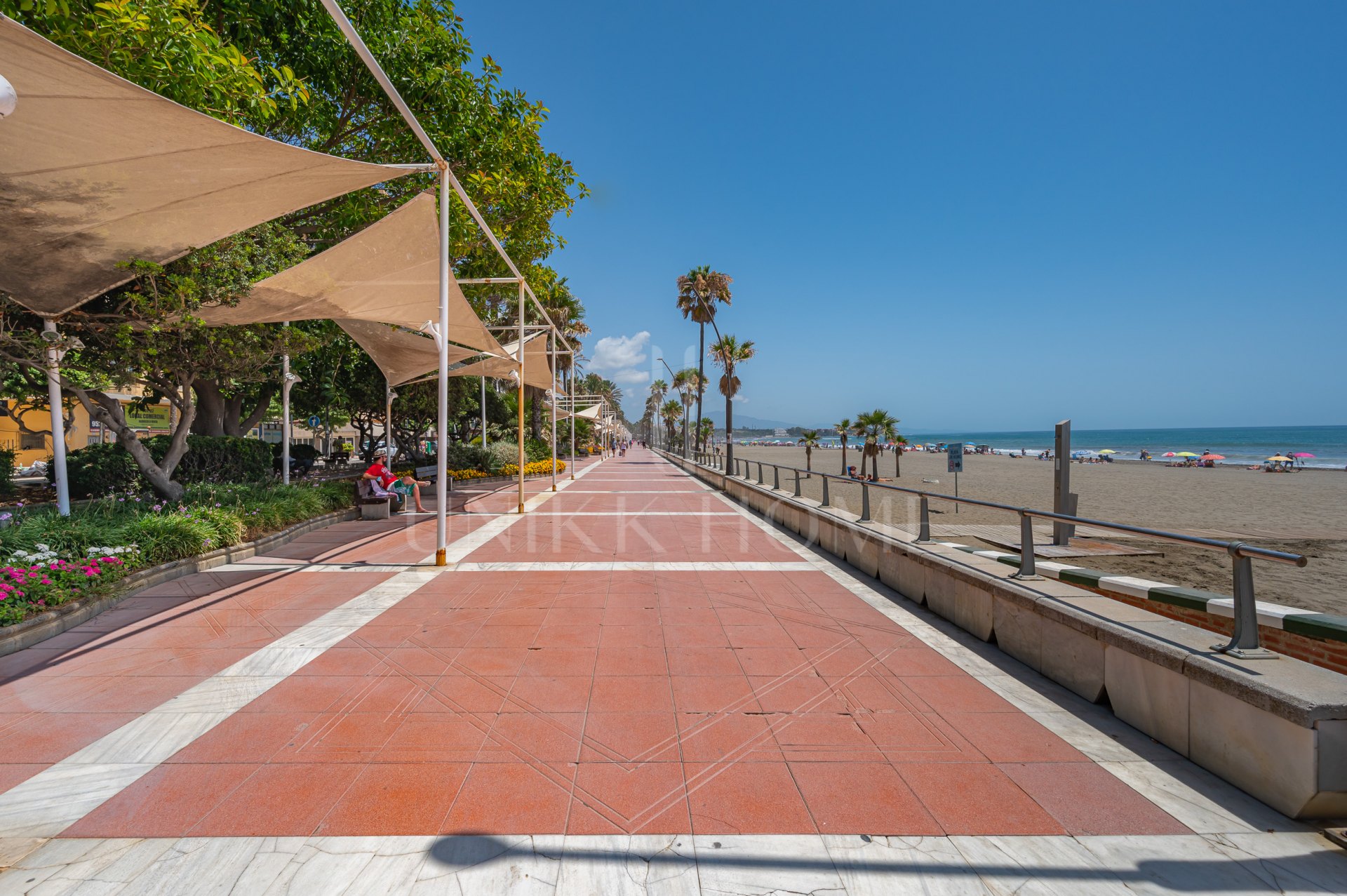 Nuevo apartamento de dos dormitorios a dos pasos de las playas del puerto de Estepona con Licencia Turisticaia