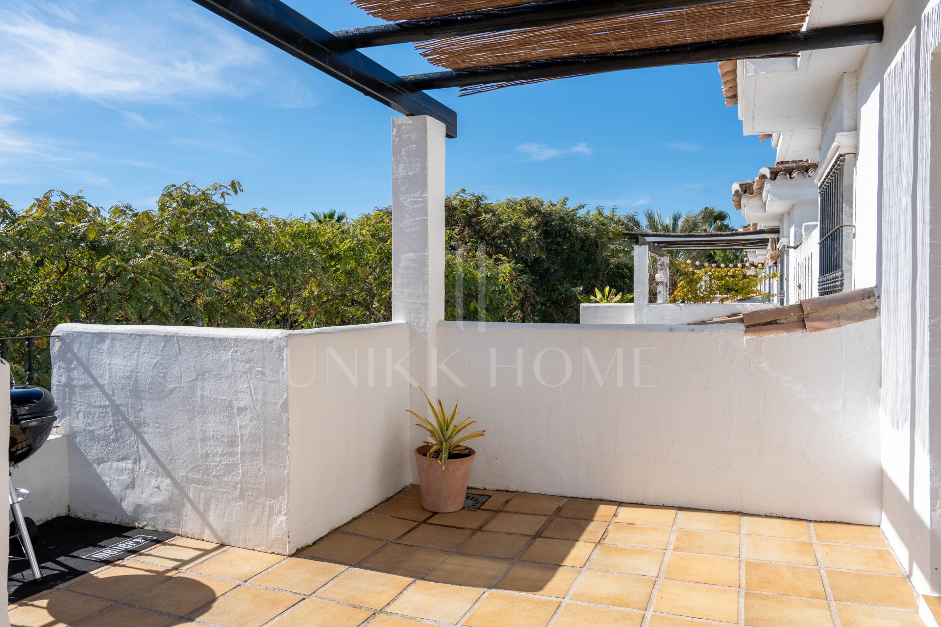 Duplex Penthouse in Los Naranjos de Marbella – Prime Location Near Puerto Banús