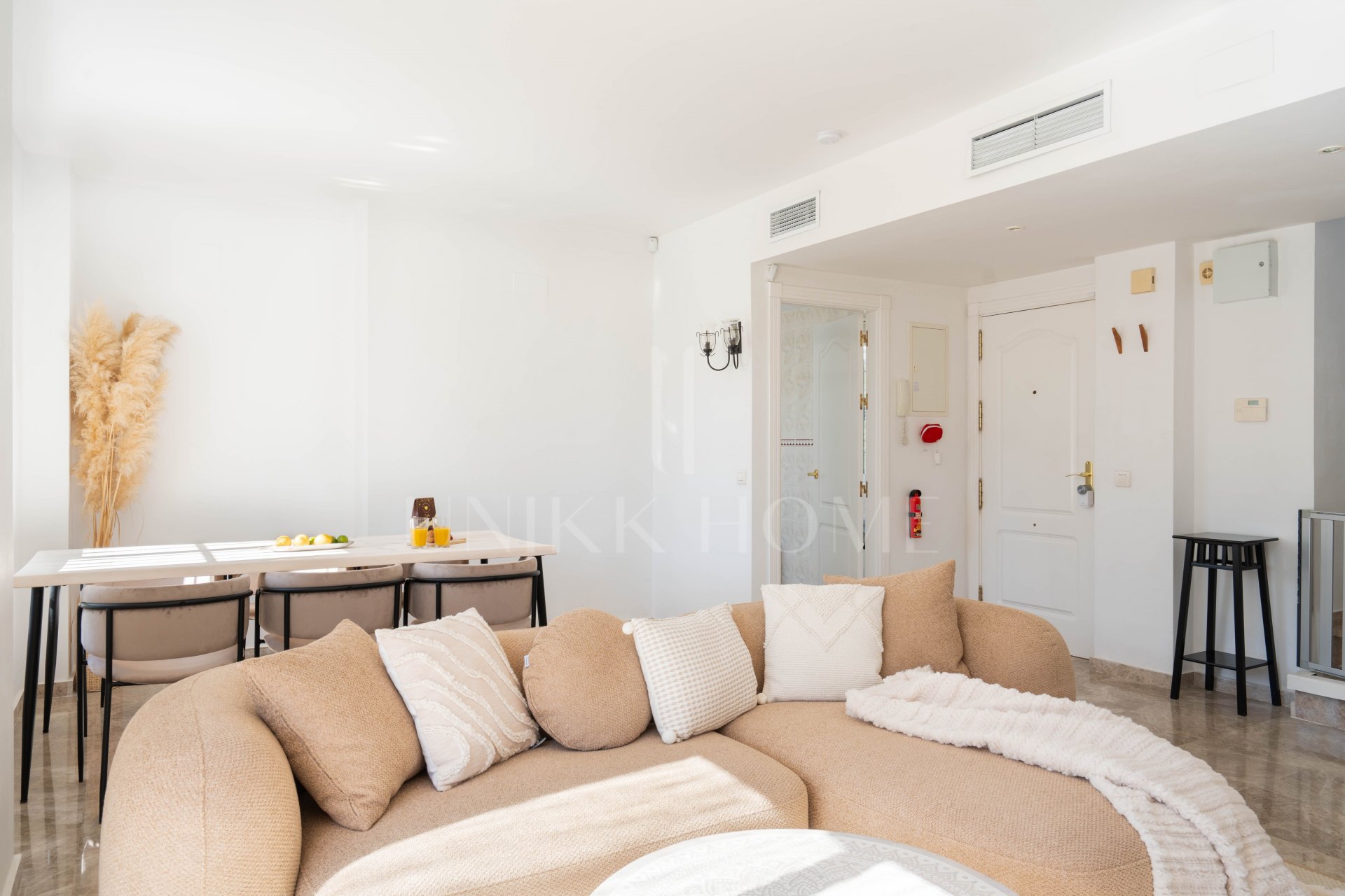 Duplex Penthouse in Los Naranjos de Marbella – Prime Location Near Puerto Banús