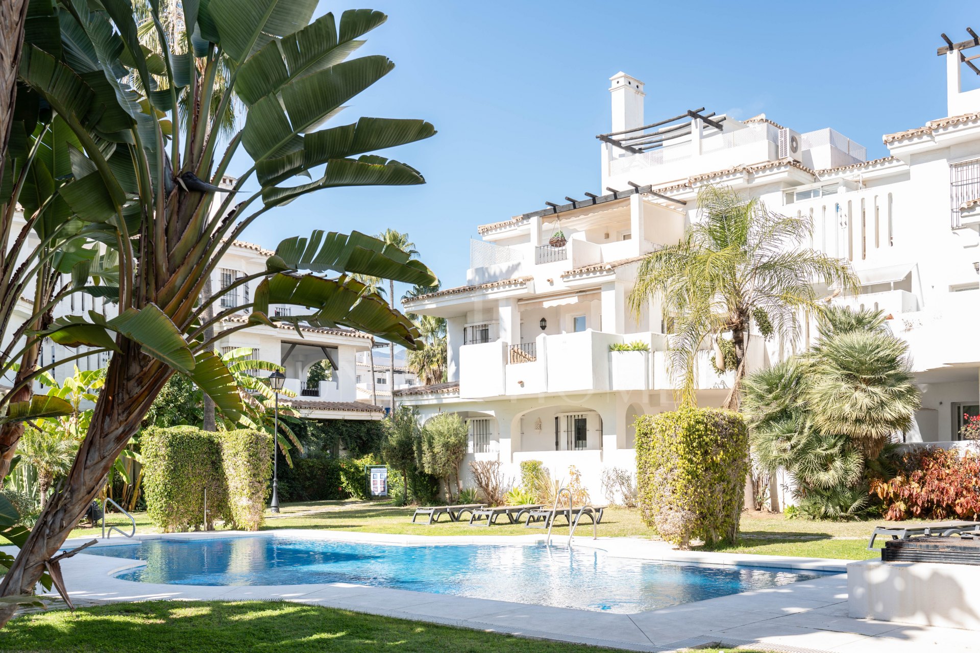 Duplex Penthouse in Los Naranjos de Marbella – Prime Location Near Puerto Banús