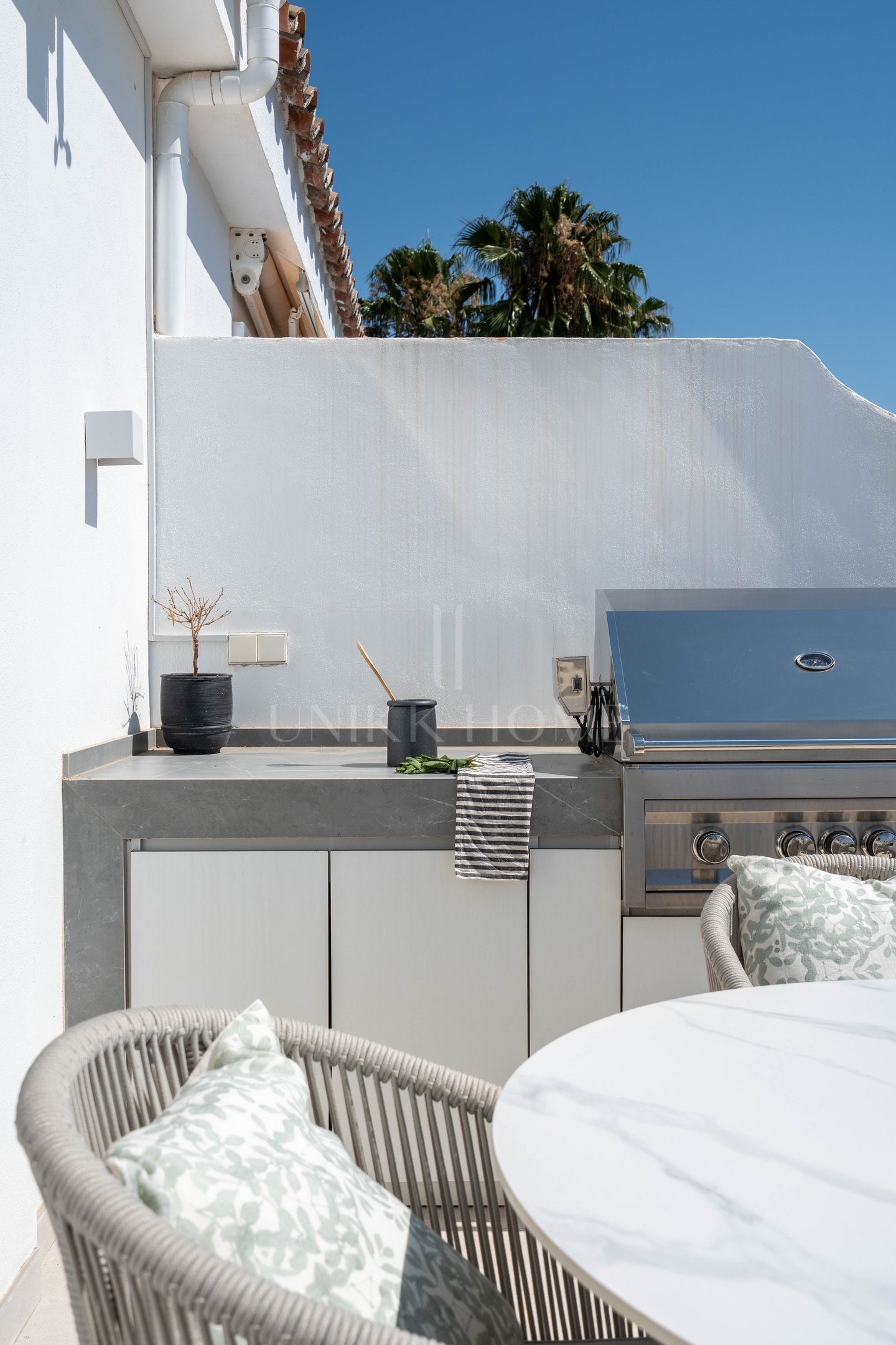 Exclusivo apartamento de 2 dormitorios con vistas panorámicas en Los Arcos (La Quinta), Benahavís