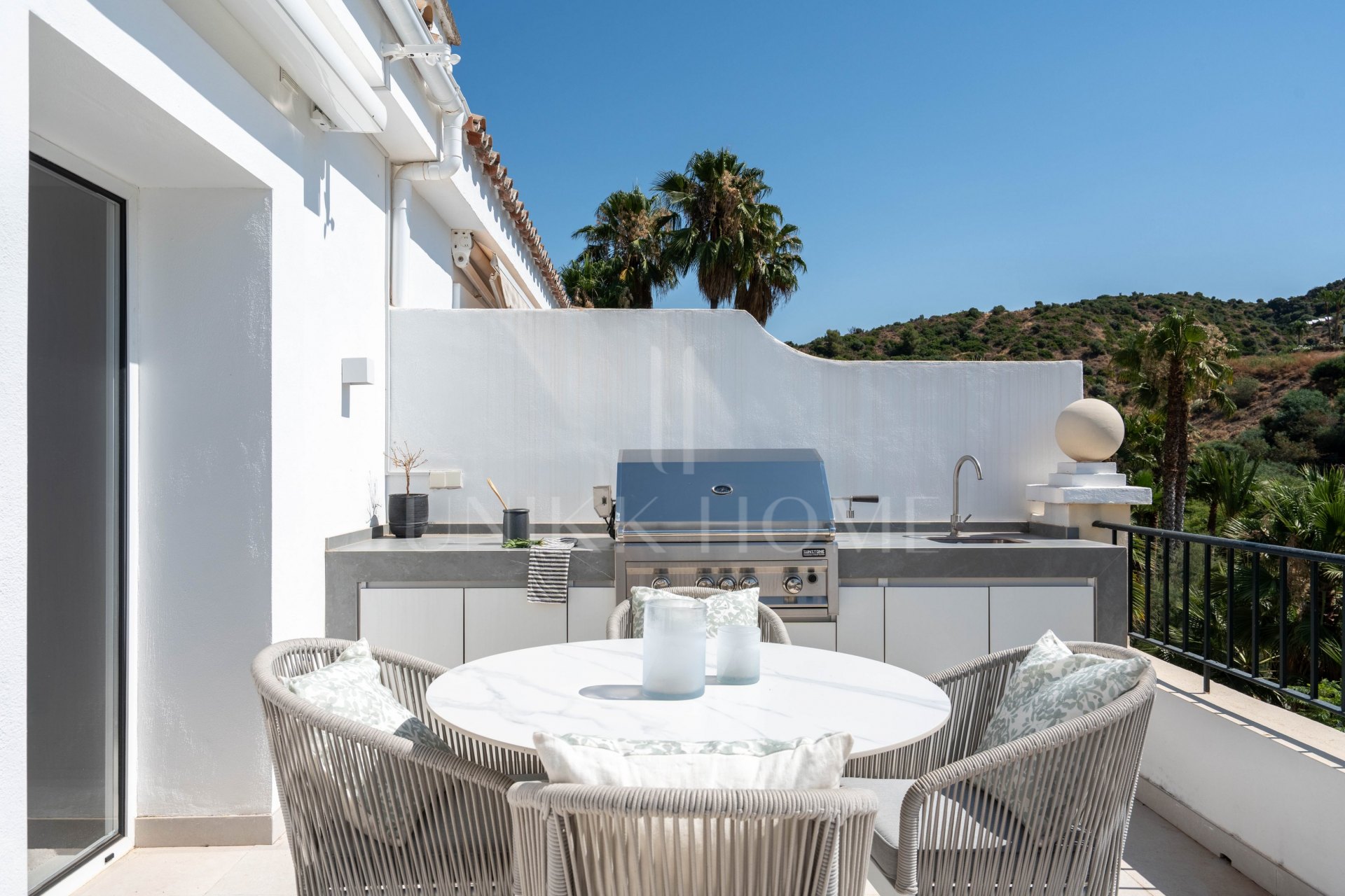 Exclusivo apartamento de 2 dormitorios con vistas panorámicas en Los Arcos (La Quinta), Benahavís