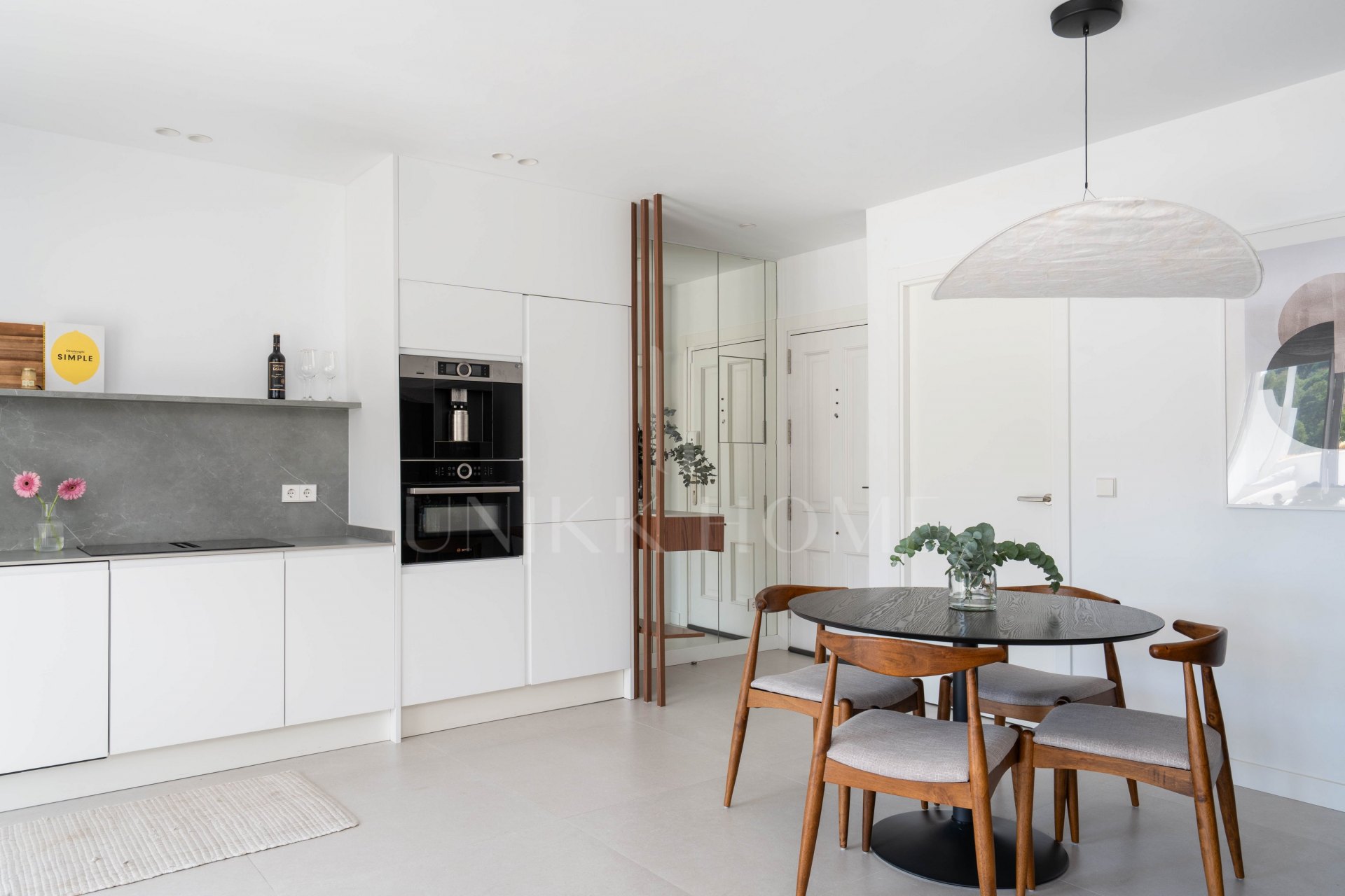 Exclusivo apartamento de 2 dormitorios con vistas panorámicas en Los Arcos (La Quinta), Benahavís