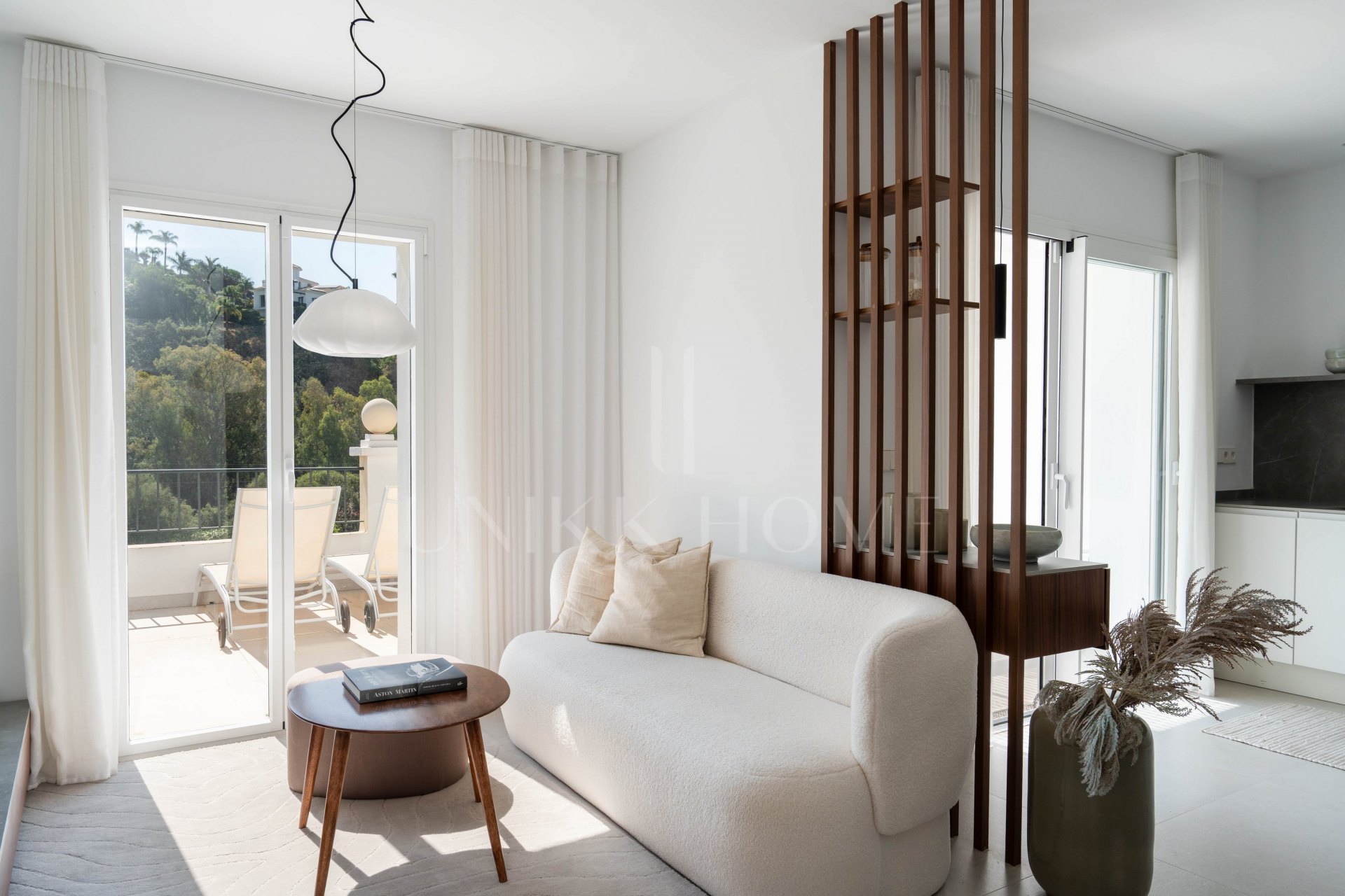 Exclusivo apartamento de 2 dormitorios con vistas panorámicas en Los Arcos (La Quinta), Benahavís