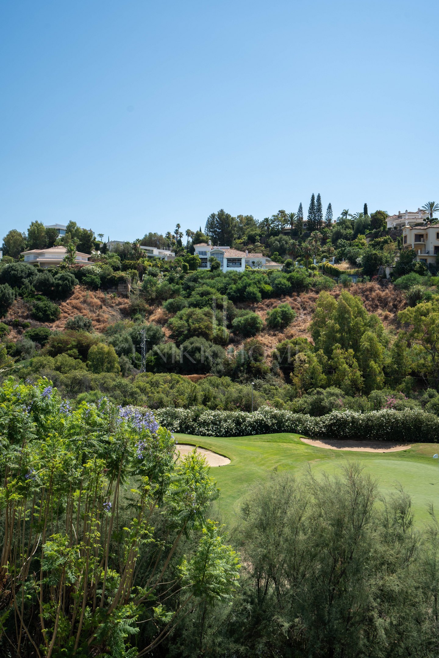 Exclusivo apartamento de 2 dormitorios con vistas panorámicas en Los Arcos (La Quinta), Benahavís
