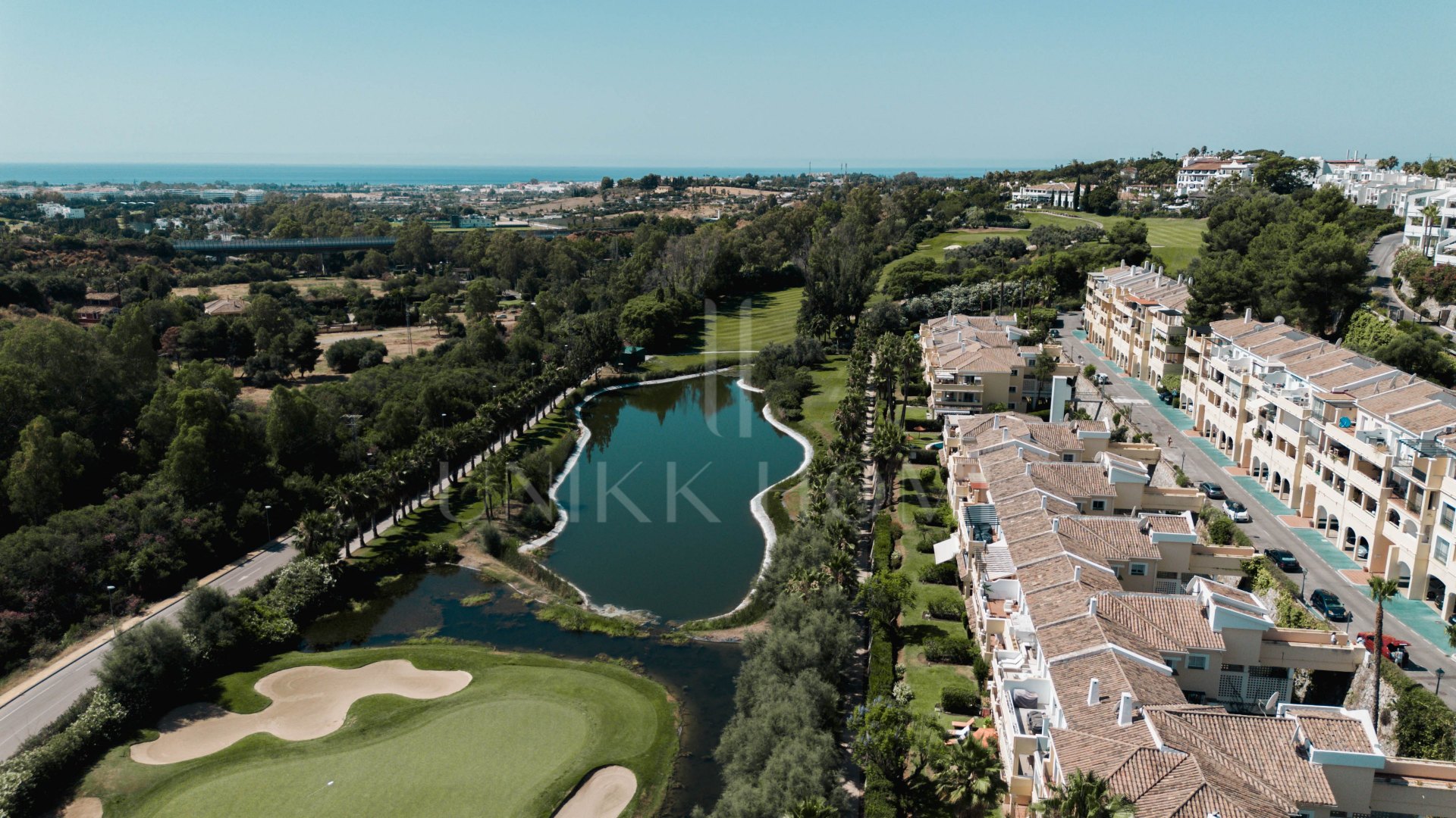 Exclusivo apartamento de 2 dormitorios con vistas panorámicas en Los Arcos (La Quinta), Benahavís