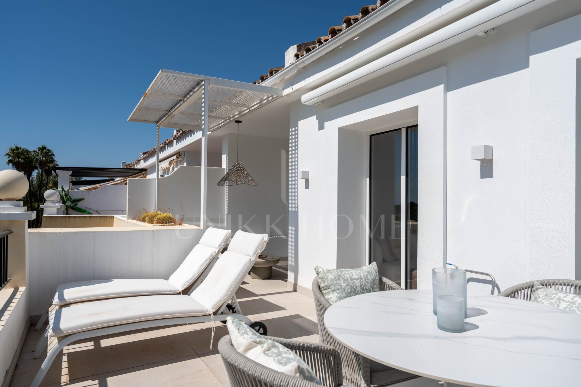Exclusivo apartamento de 2 dormitorios con vistas panorámicas en Los Arcos (La Quinta), Benahavís