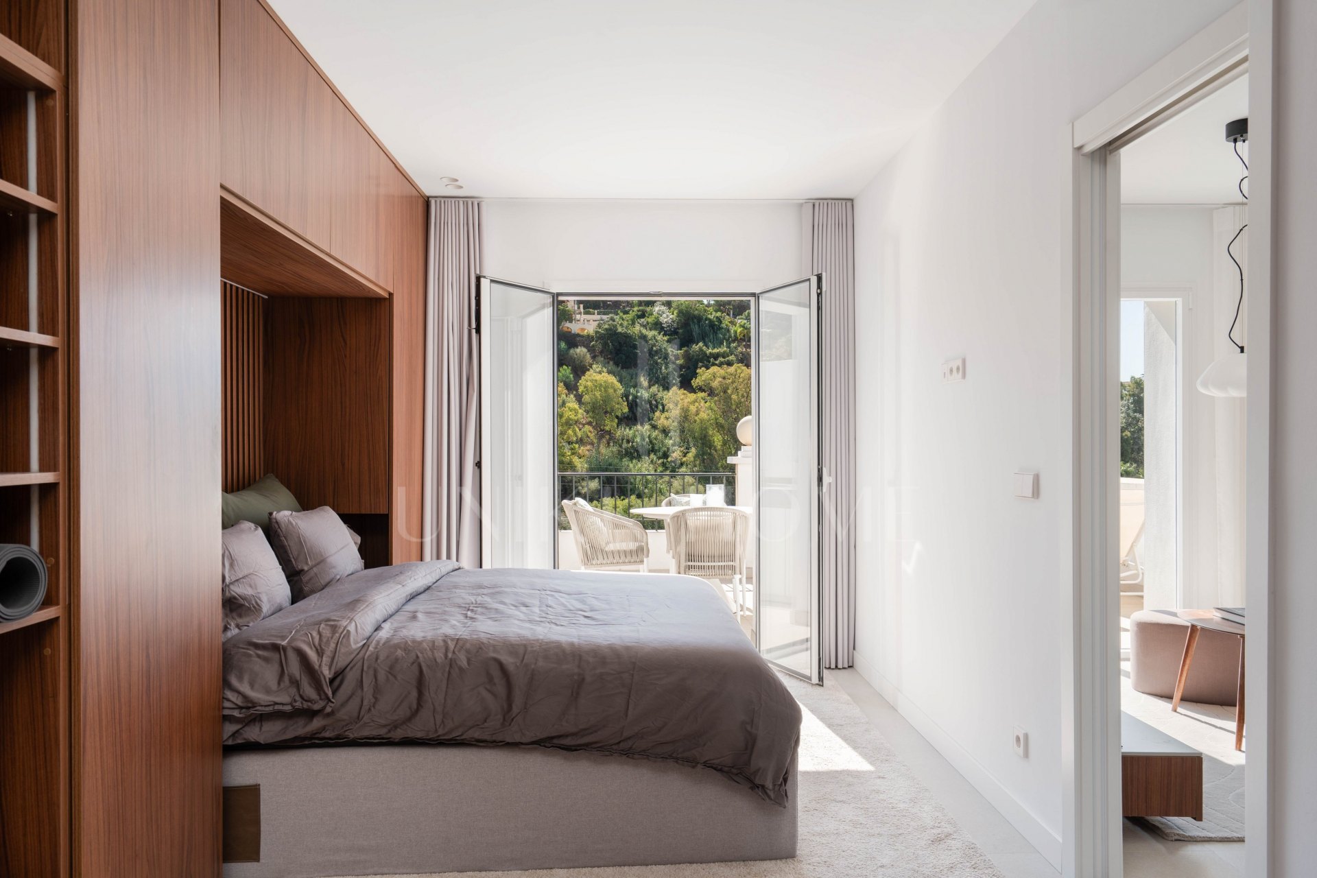 Exclusivo apartamento de 2 dormitorios con vistas panorámicas en Los Arcos (La Quinta), Benahavís