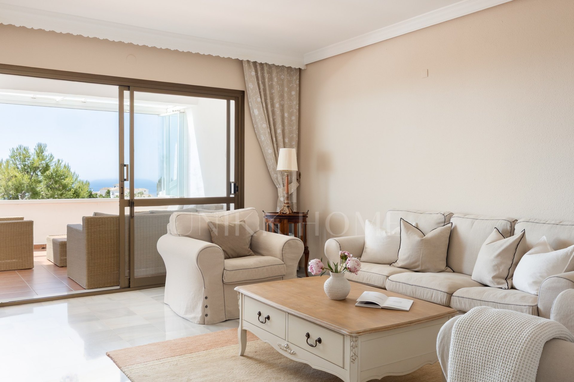 Elegant apartment with panoramic views and fantastic terrace – Perfect for holidays or permanent living