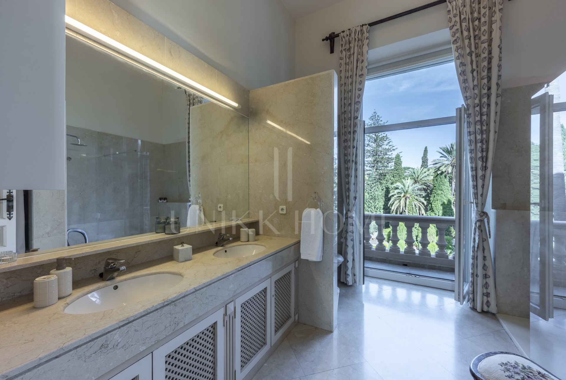 19th-Century Manor House with Approved Hotel Project on Granada's Costa Tropical