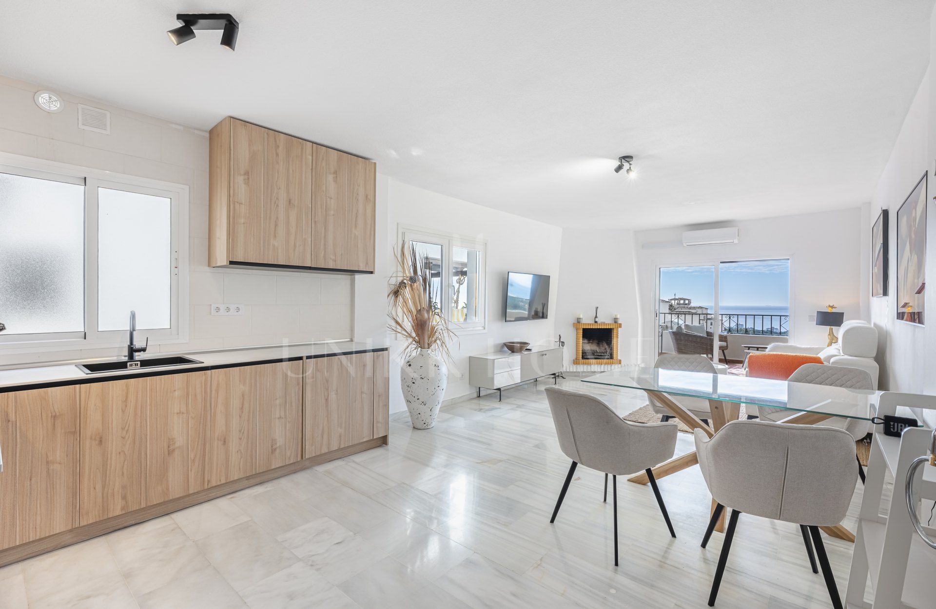 Apartamento moderno con espectaculares vistas al mar en Sitio de Calahonda, Mijas