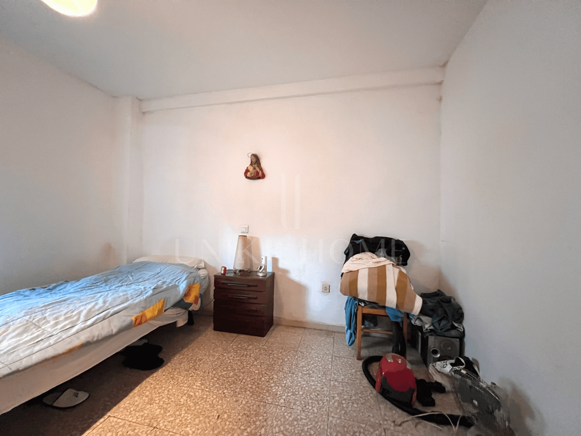 Spacious Ground Floor Apartment in the Heart of Estepona – Prime Location & Great Potential