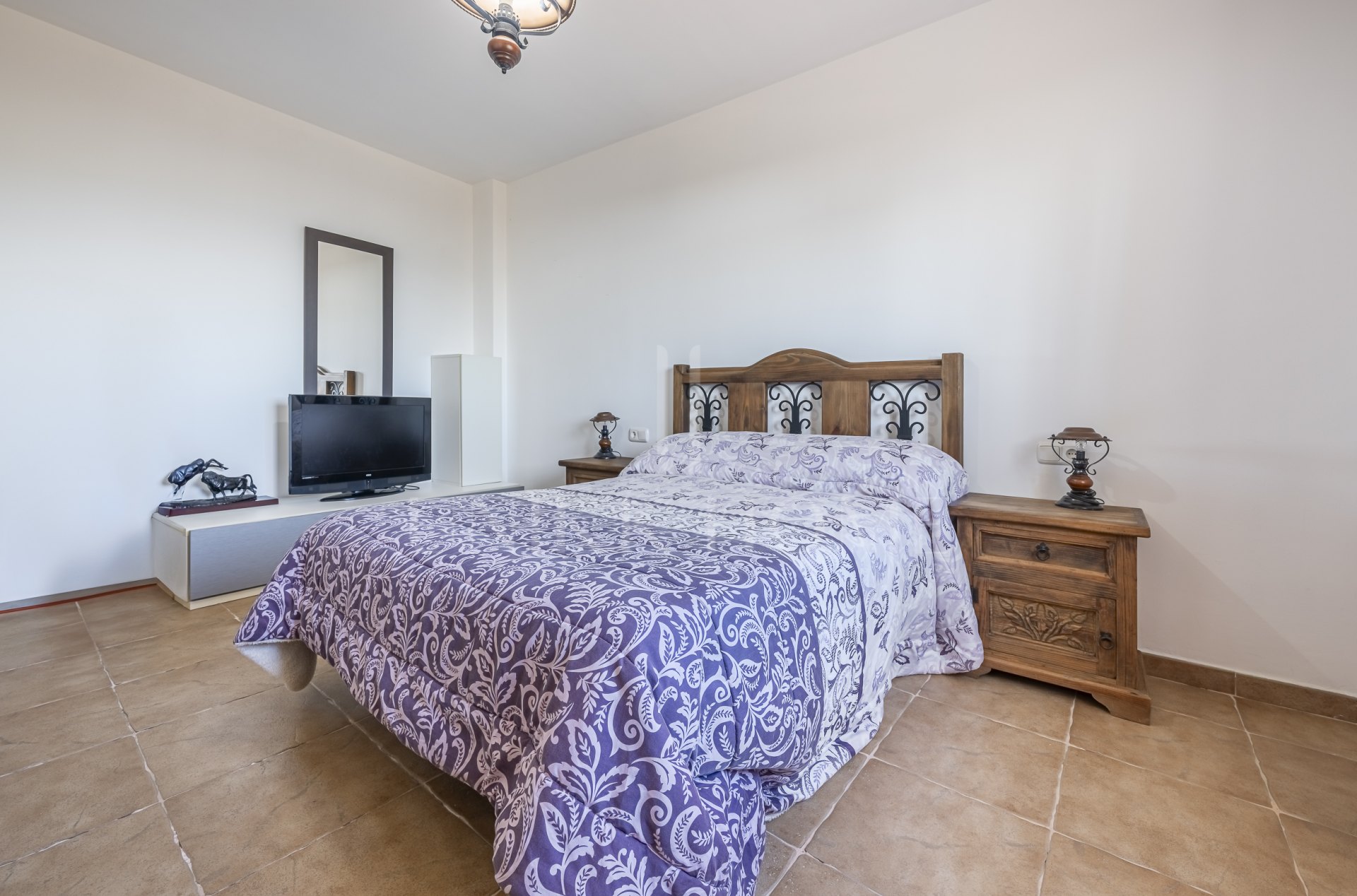 Detached Villa with Panoramic Views and Enormous Potential