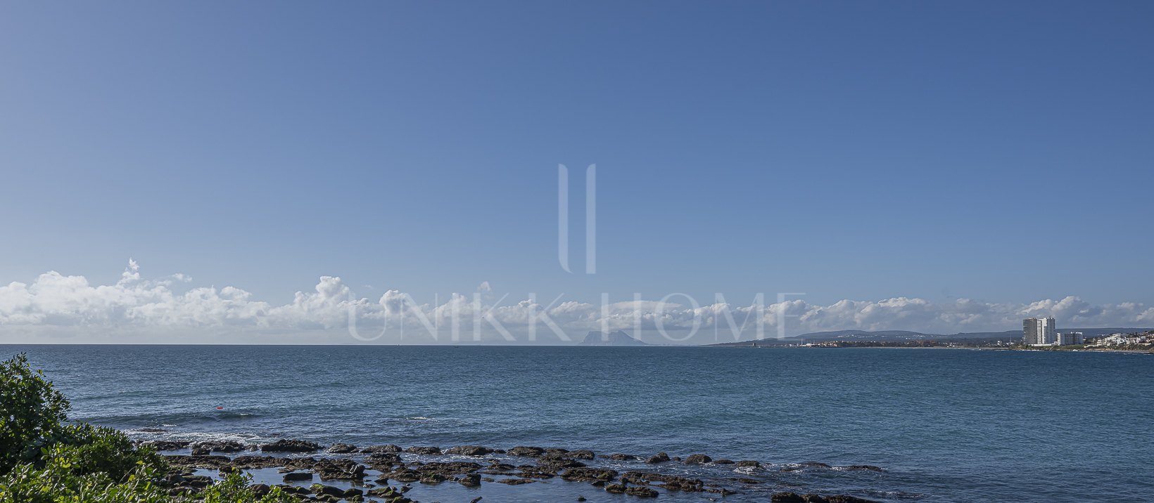 Detached Villa with Panoramic Views and Enormous Potential