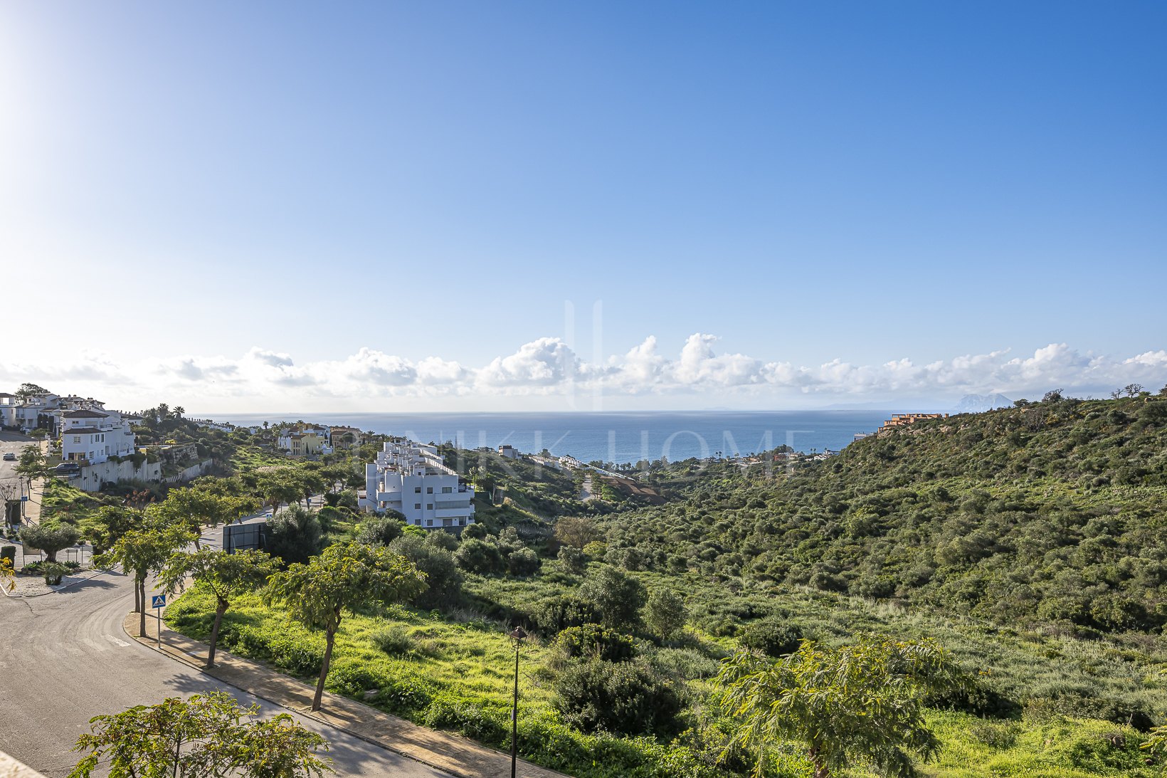 Detached Villa with Panoramic Views and Enormous Potential