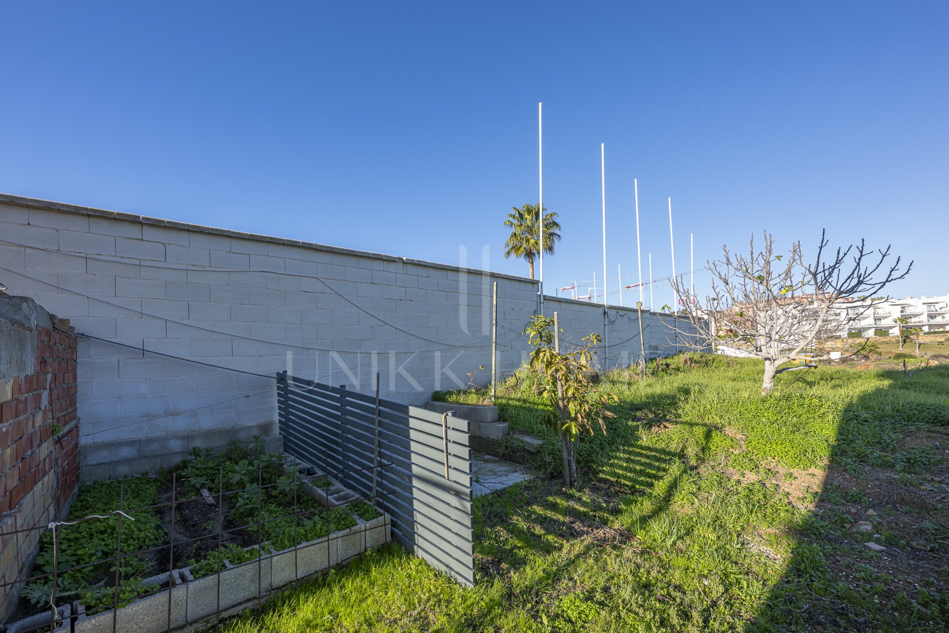 Detached Villa with Panoramic Views and Enormous Potential