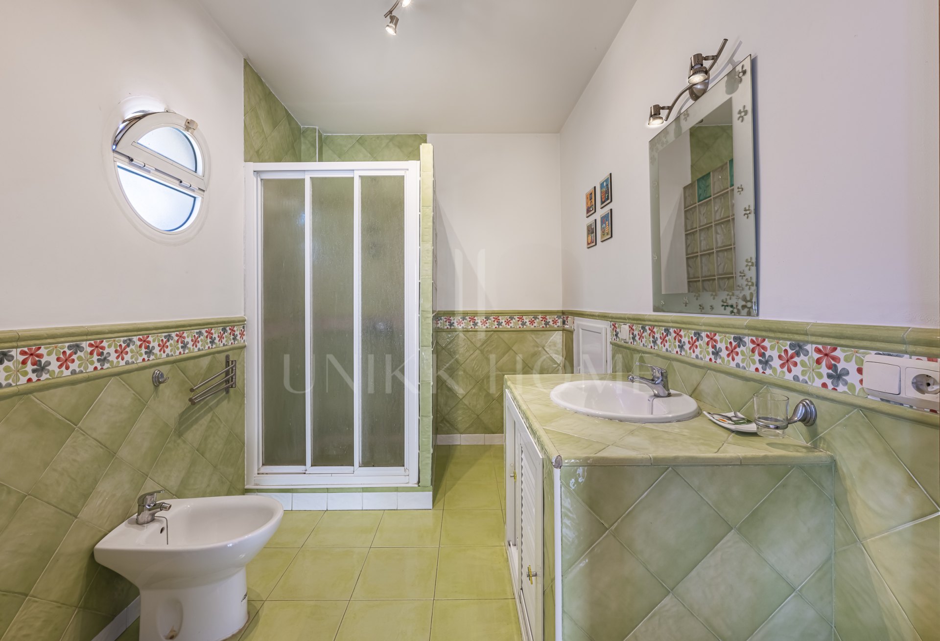 Detached Villa with Panoramic Views and Enormous Potential