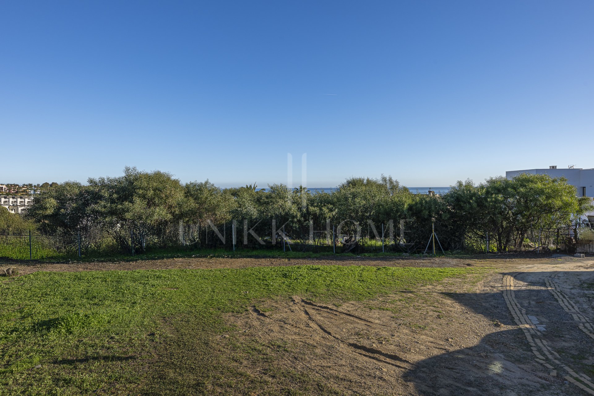 Detached Villa with Panoramic Views and Enormous Potential