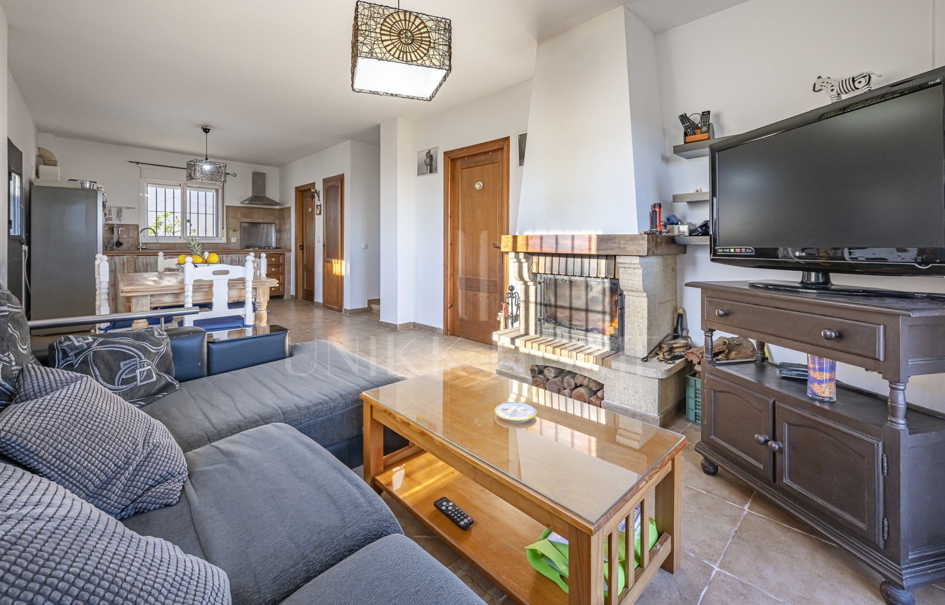 Detached Villa with Panoramic Views and Enormous Potential