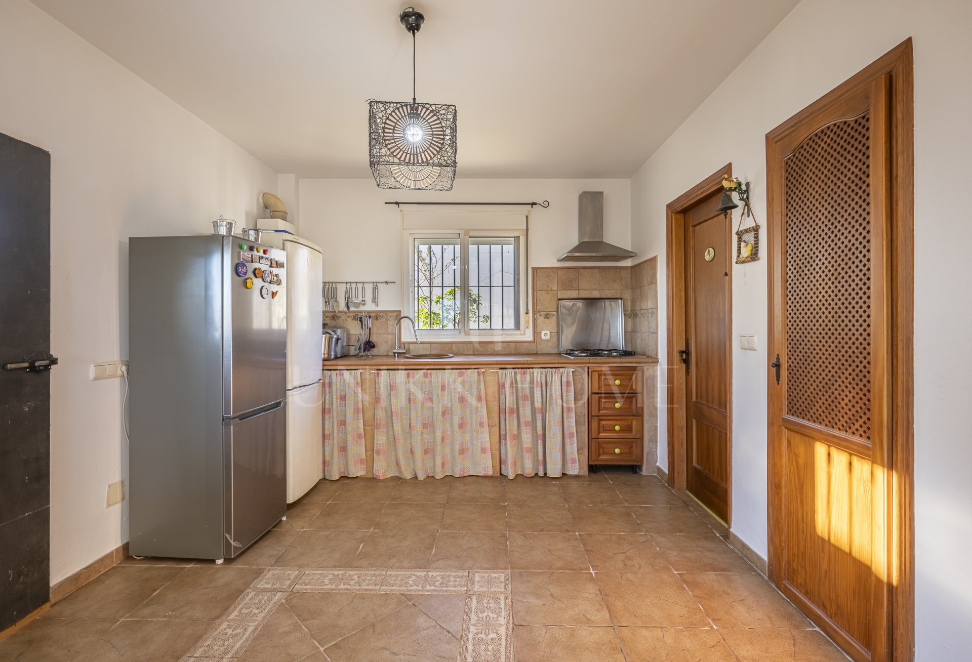 Detached Villa with Panoramic Views and Enormous Potential