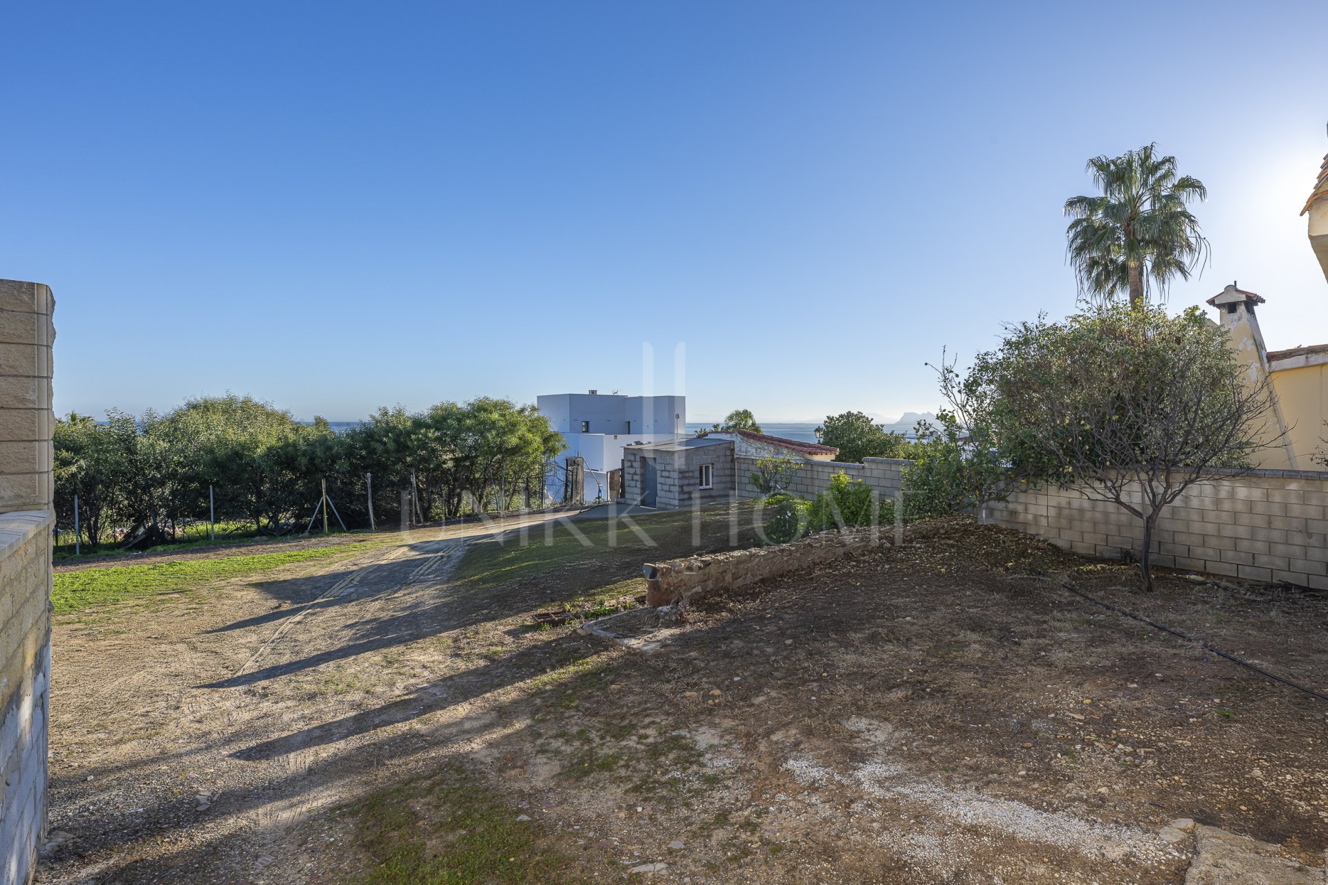 Detached Villa with Panoramic Views and Enormous Potential