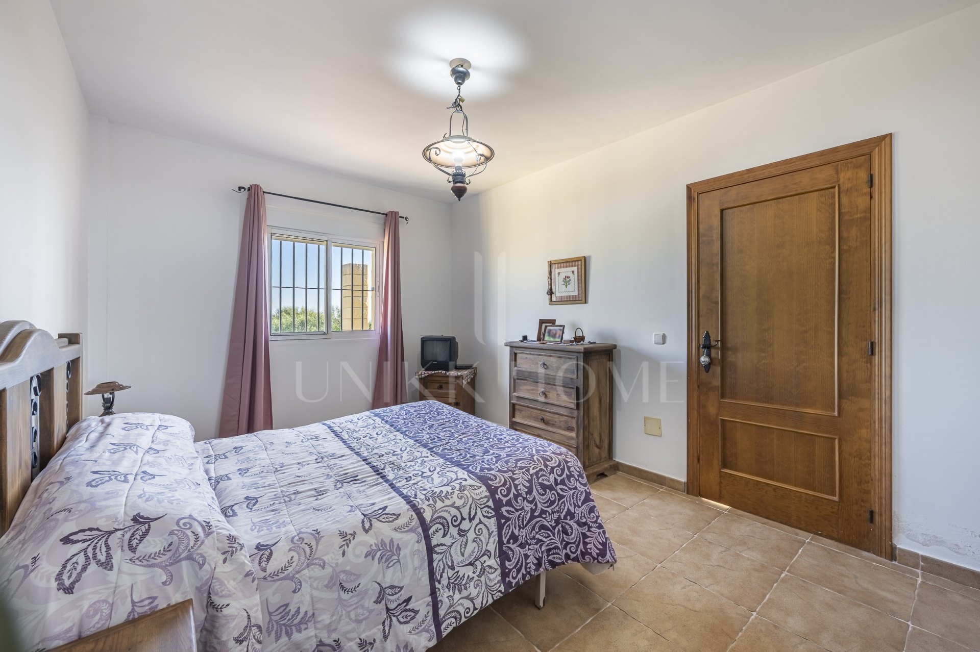 Detached Villa with Panoramic Views and Enormous Potential