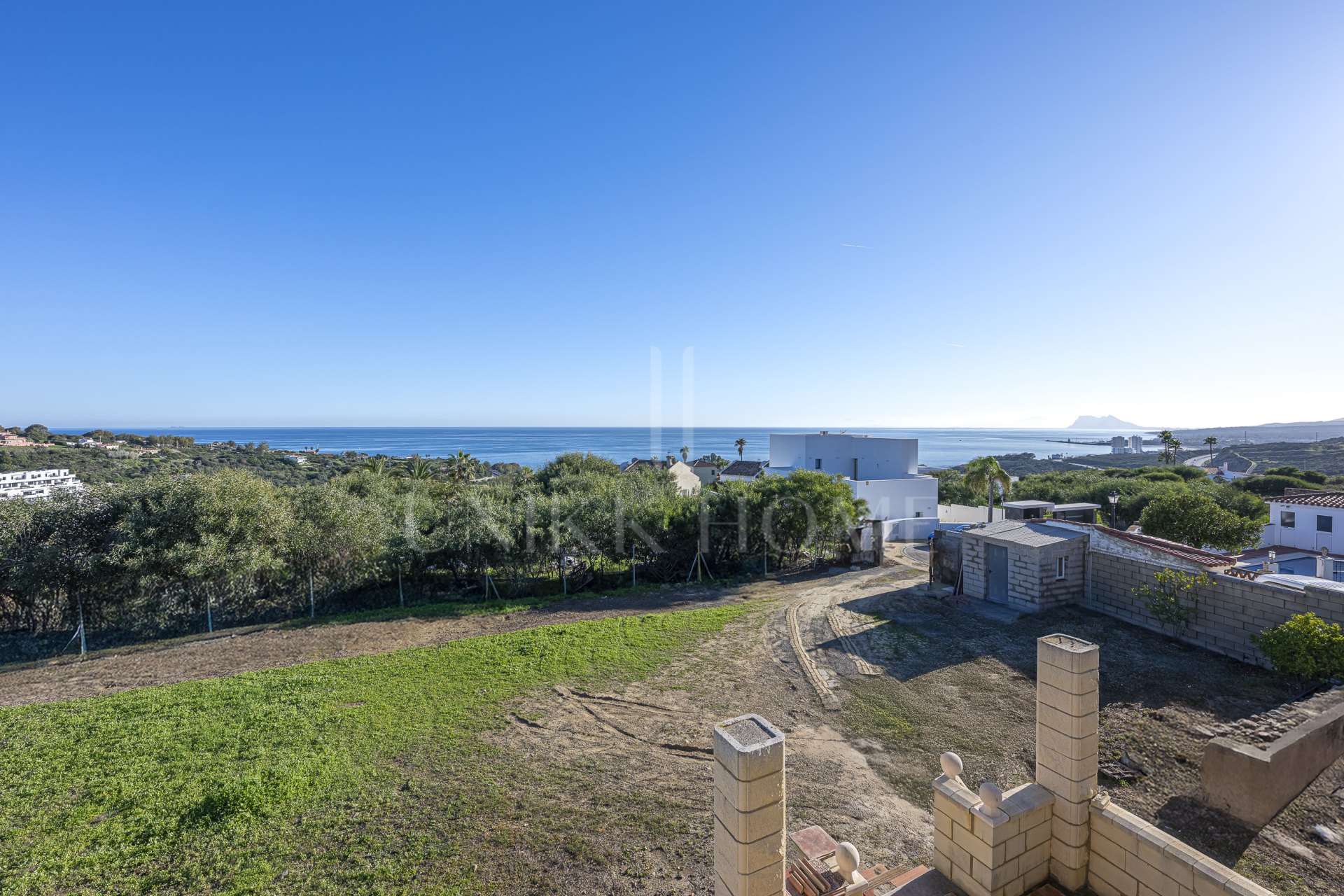 Detached Villa with Panoramic Views and Enormous Potential