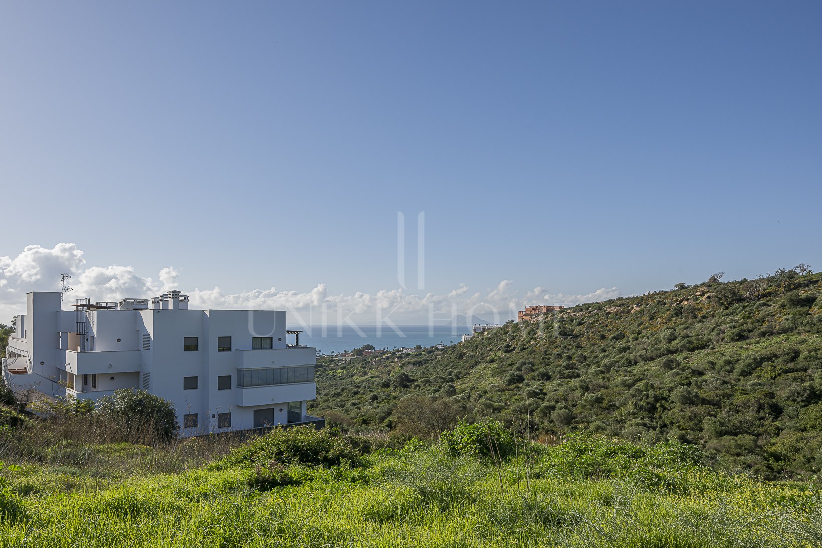 Detached Villa with Panoramic Views and Enormous Potential