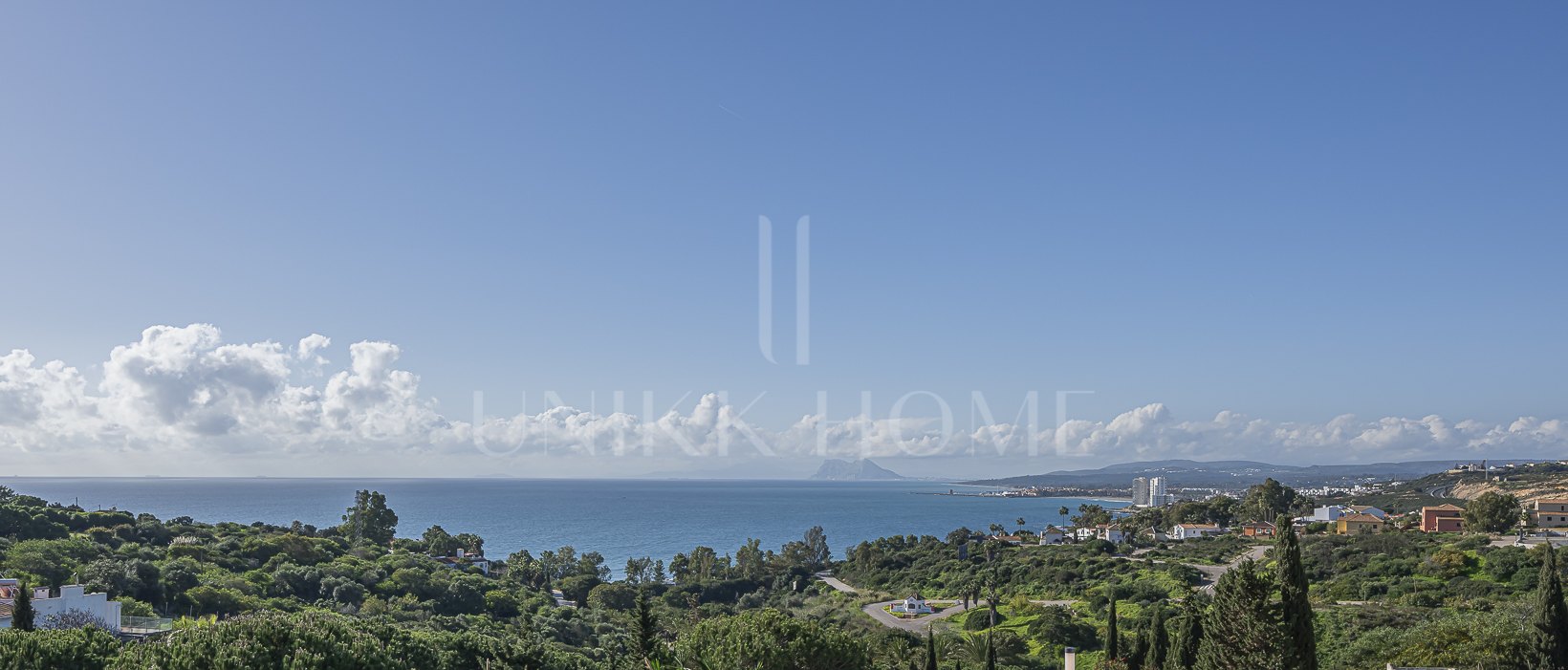 Detached Villa with Panoramic Views and Enormous Potential