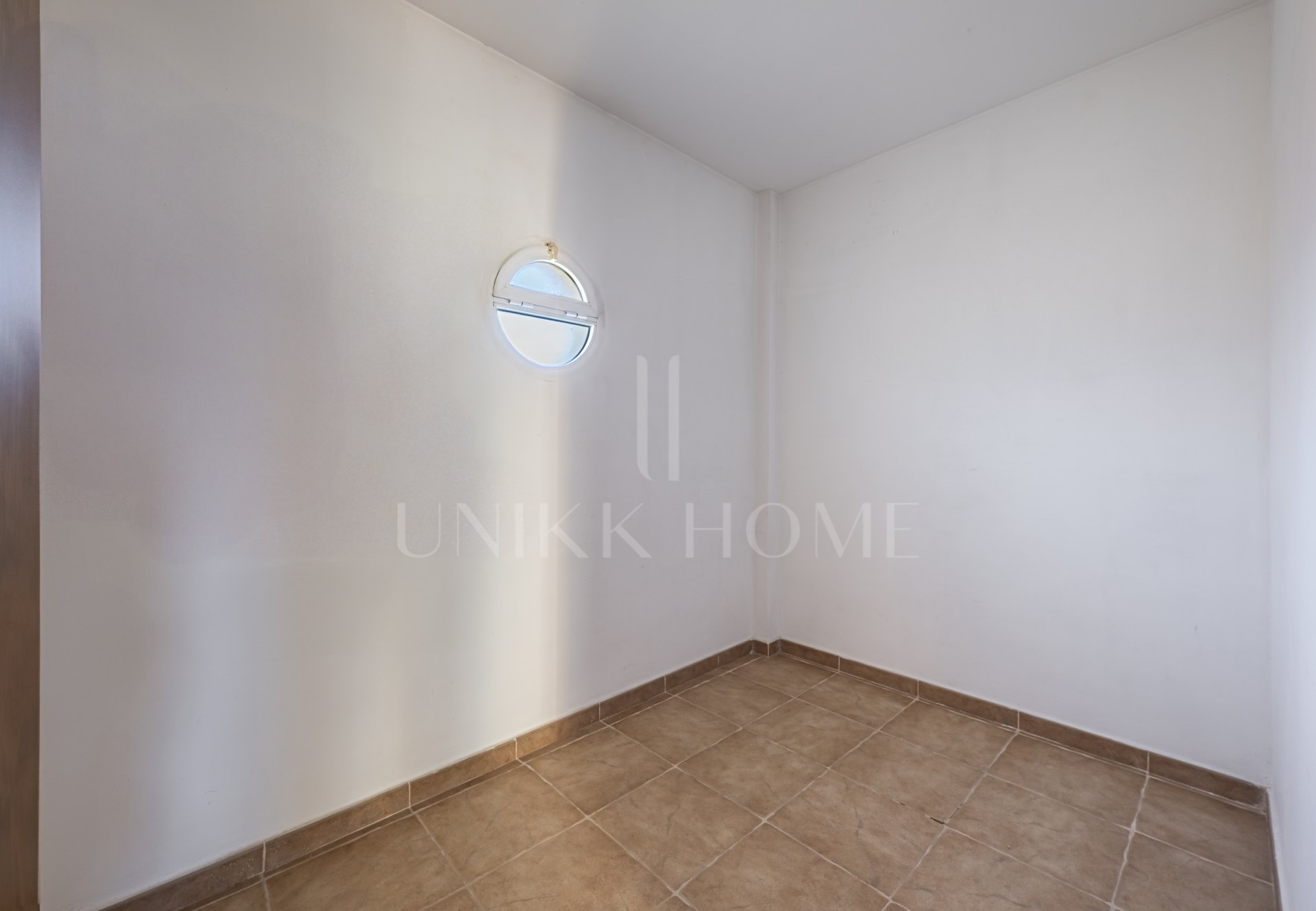 Detached Villa with Panoramic Views and Enormous Potential