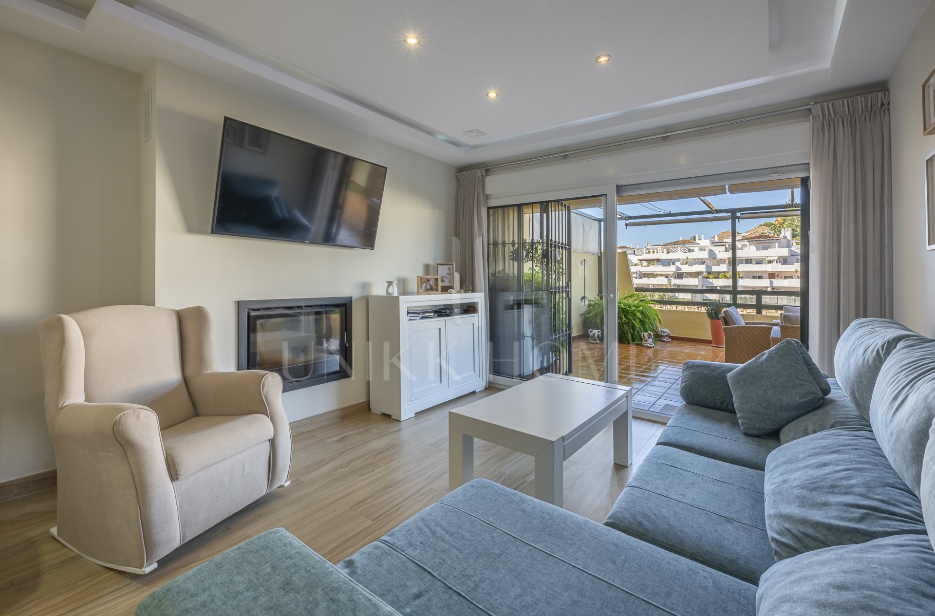 Apartamento en planta baja renovado con vistas al mar en Las Joyas, Estepona Este