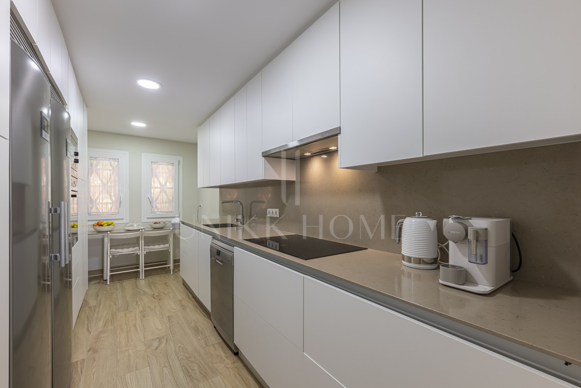 Apartamento en planta baja renovado con vistas al mar en Las Joyas, Estepona Este