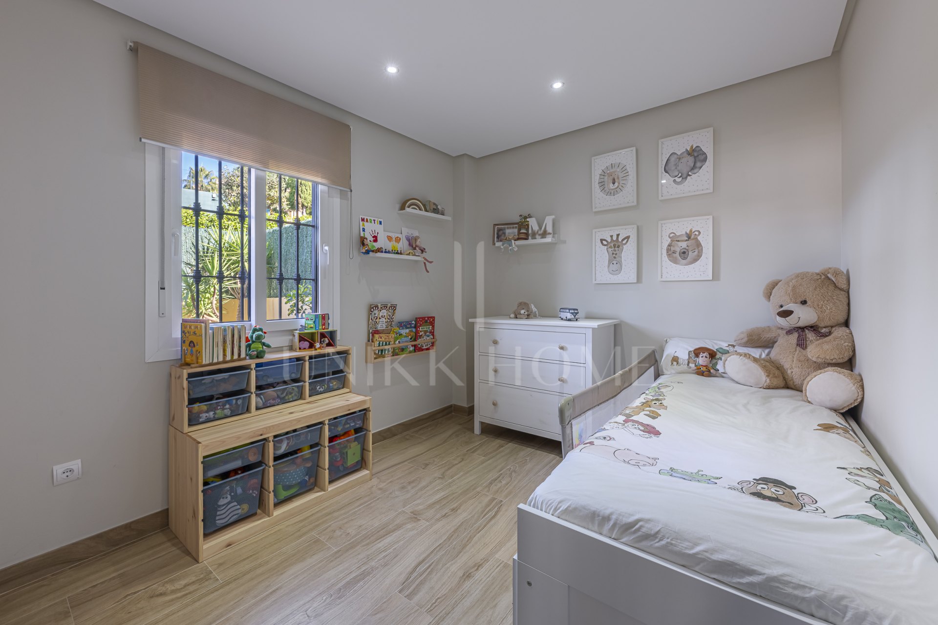 Apartamento en planta baja renovado con vistas al mar en Las Joyas, Estepona Este