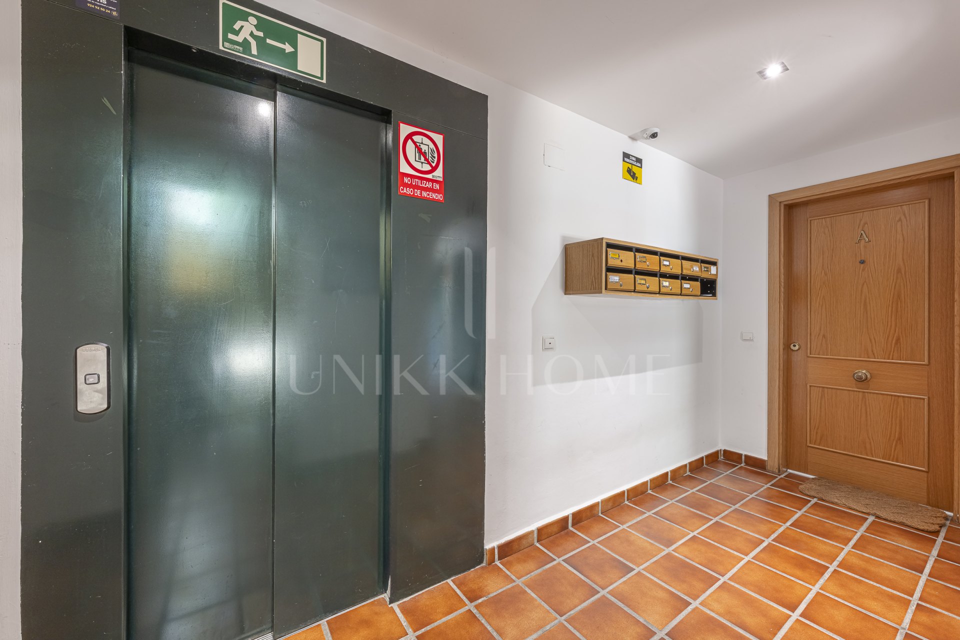 Apartamento en planta baja renovado con vistas al mar en Las Joyas, Estepona Este