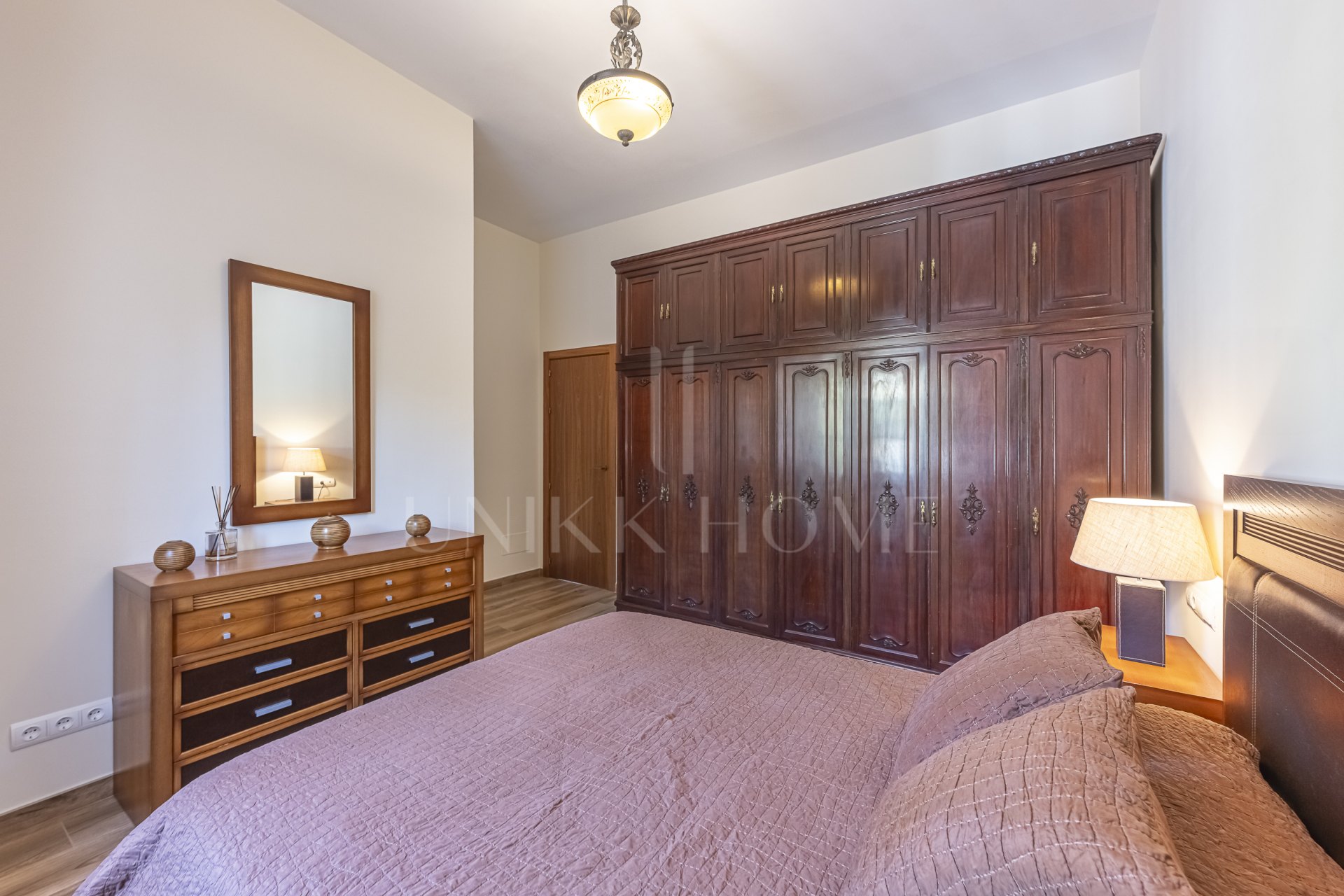 Villa moderna cerca de la playa en venta en El Rosario, Marbella Este