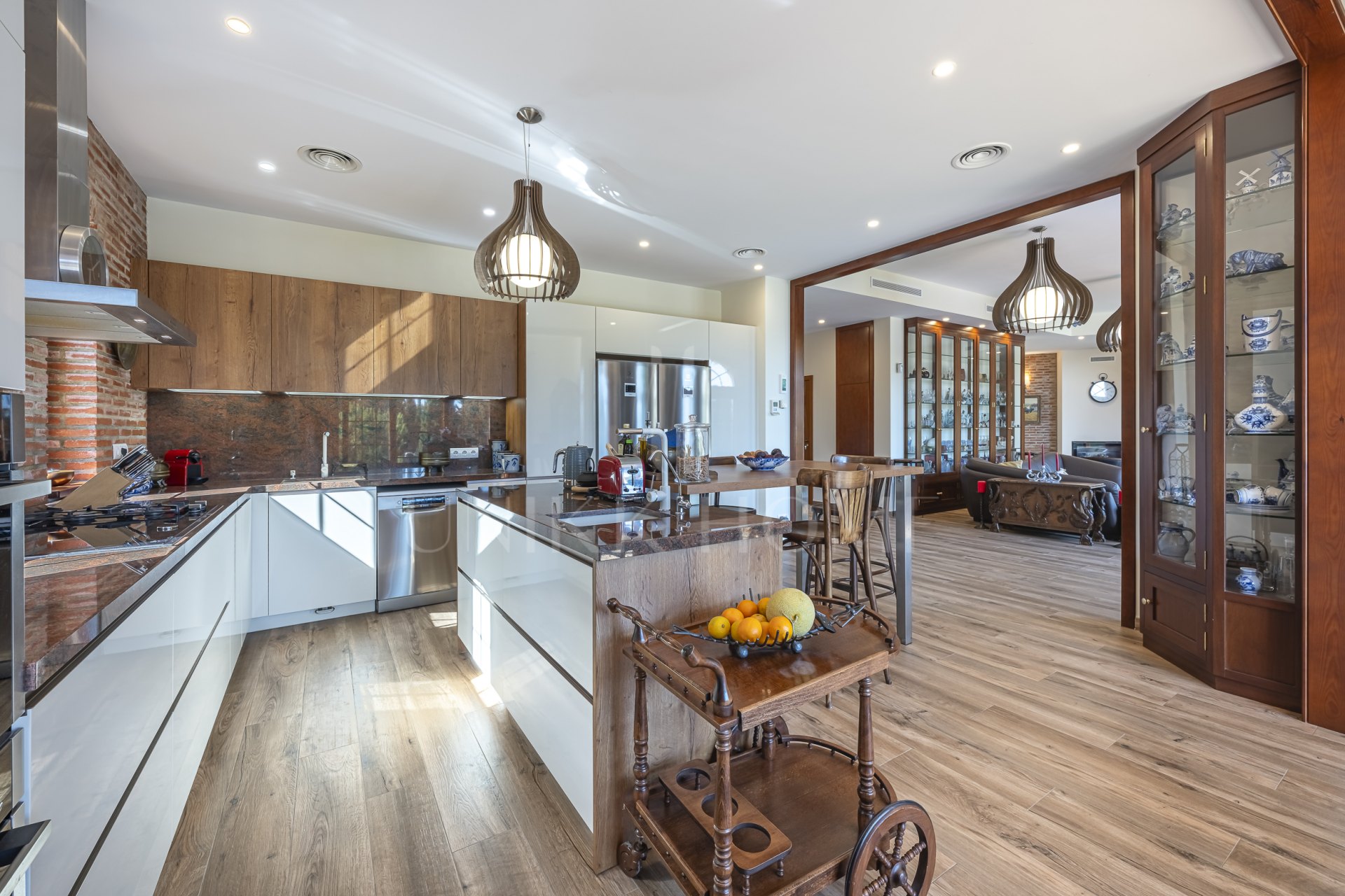 Villa moderna cerca de la playa en venta en El Rosario, Marbella Este