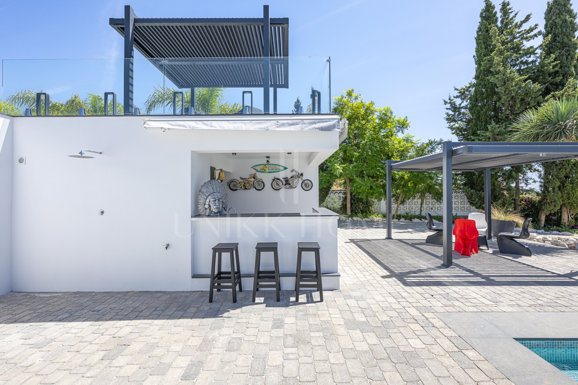 Villa de lujo con vistas al mar y potencial de desarrollo en venta en Elviria, Marbella Este