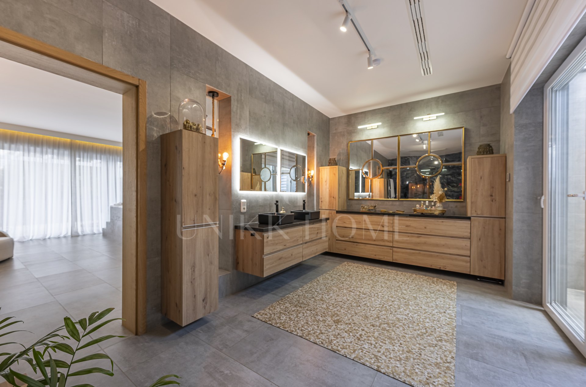 Villa de lujo con vistas al mar y potencial de desarrollo en venta en Elviria, Marbella Este