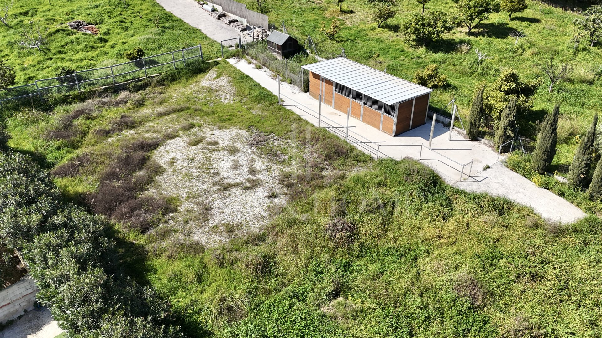 Impresionante finca de 3 dormitorios con cuadras para caballos en venta en Estepona