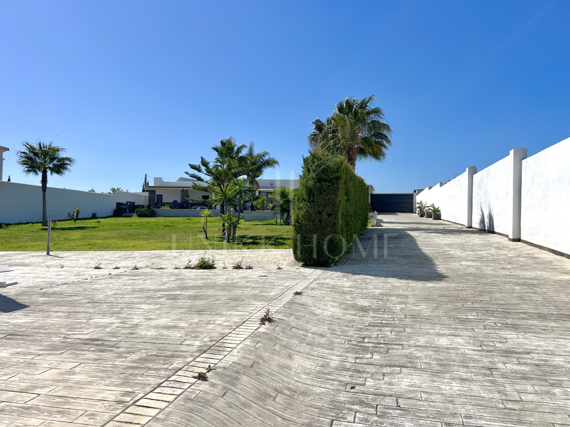 Impresionante finca de 3 dormitorios con cuadras para caballos en venta en Estepona